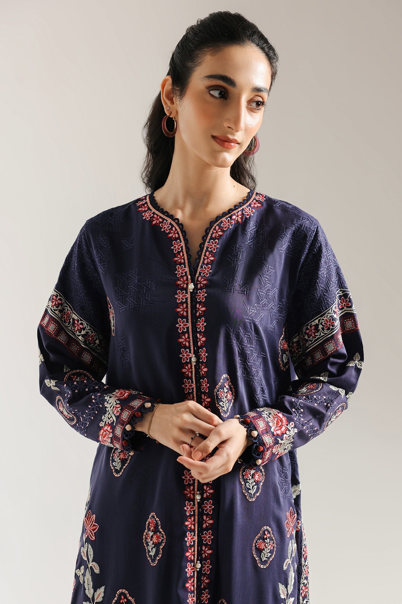 EMBROIDERED SUIT (E3513/103/622)