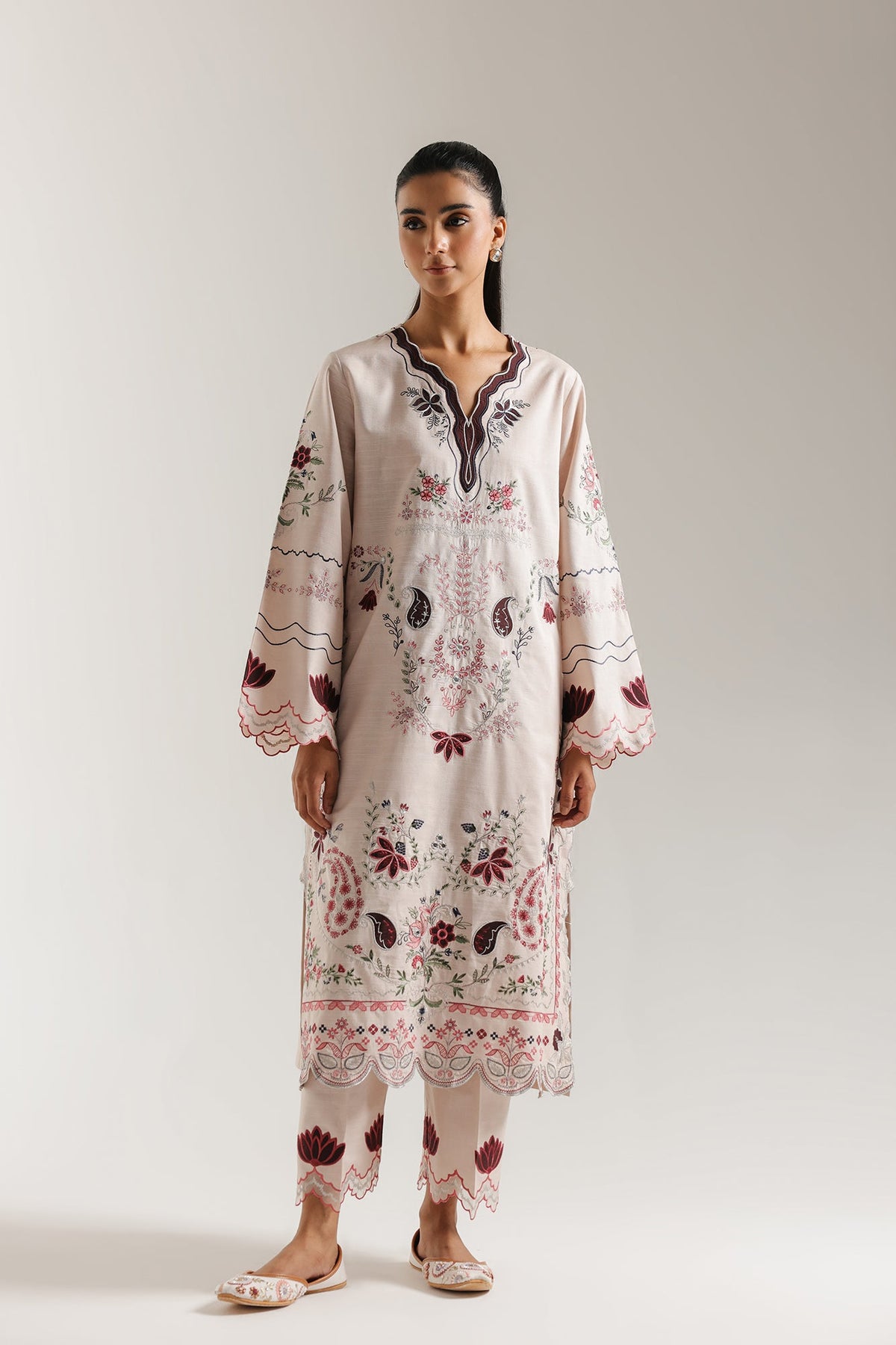 EMBROIDERED SUIT (E3602/103/329)