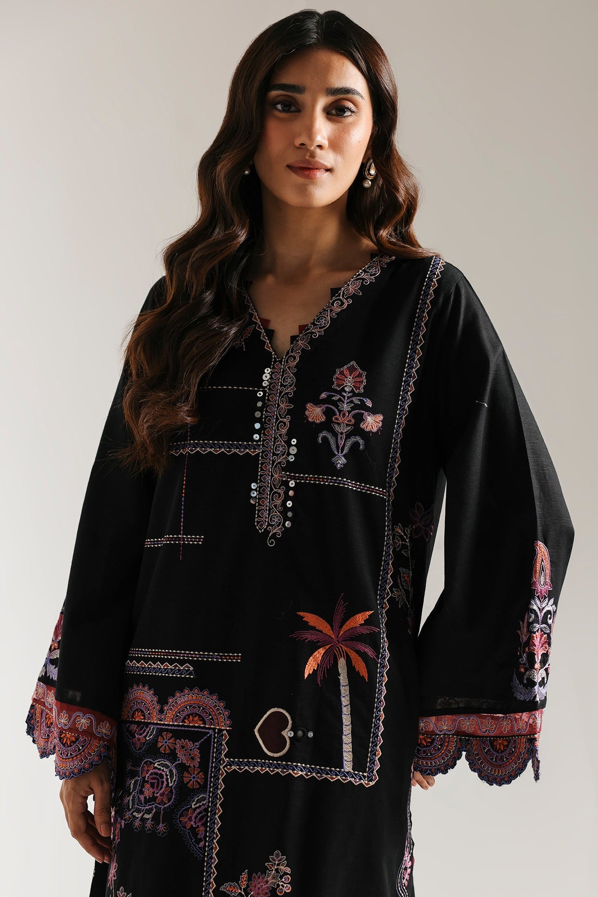 EMBROIDERED SUIT (E3606/103/902)