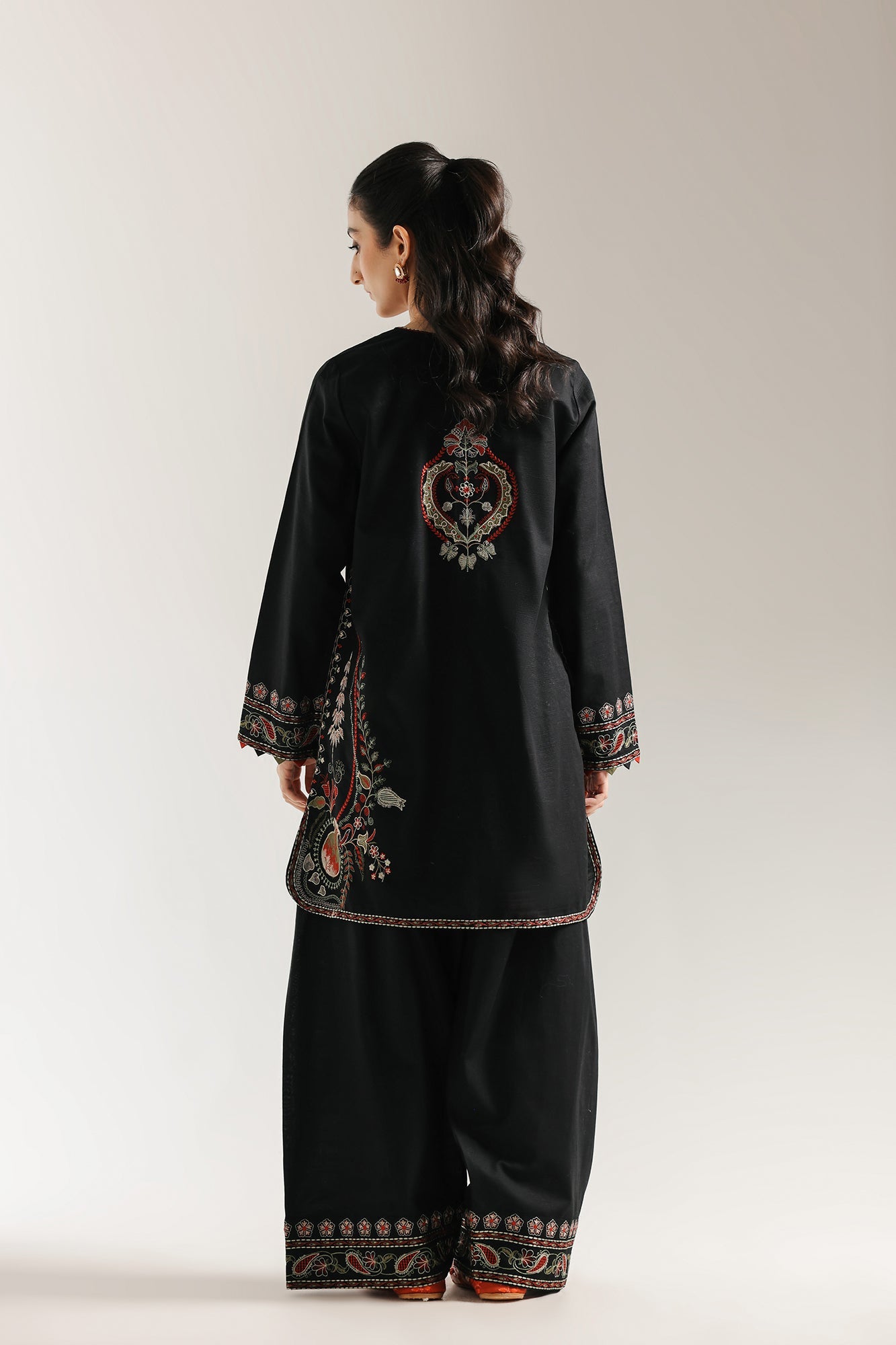 EMBROIDERED SUIT (E3607/103/902)