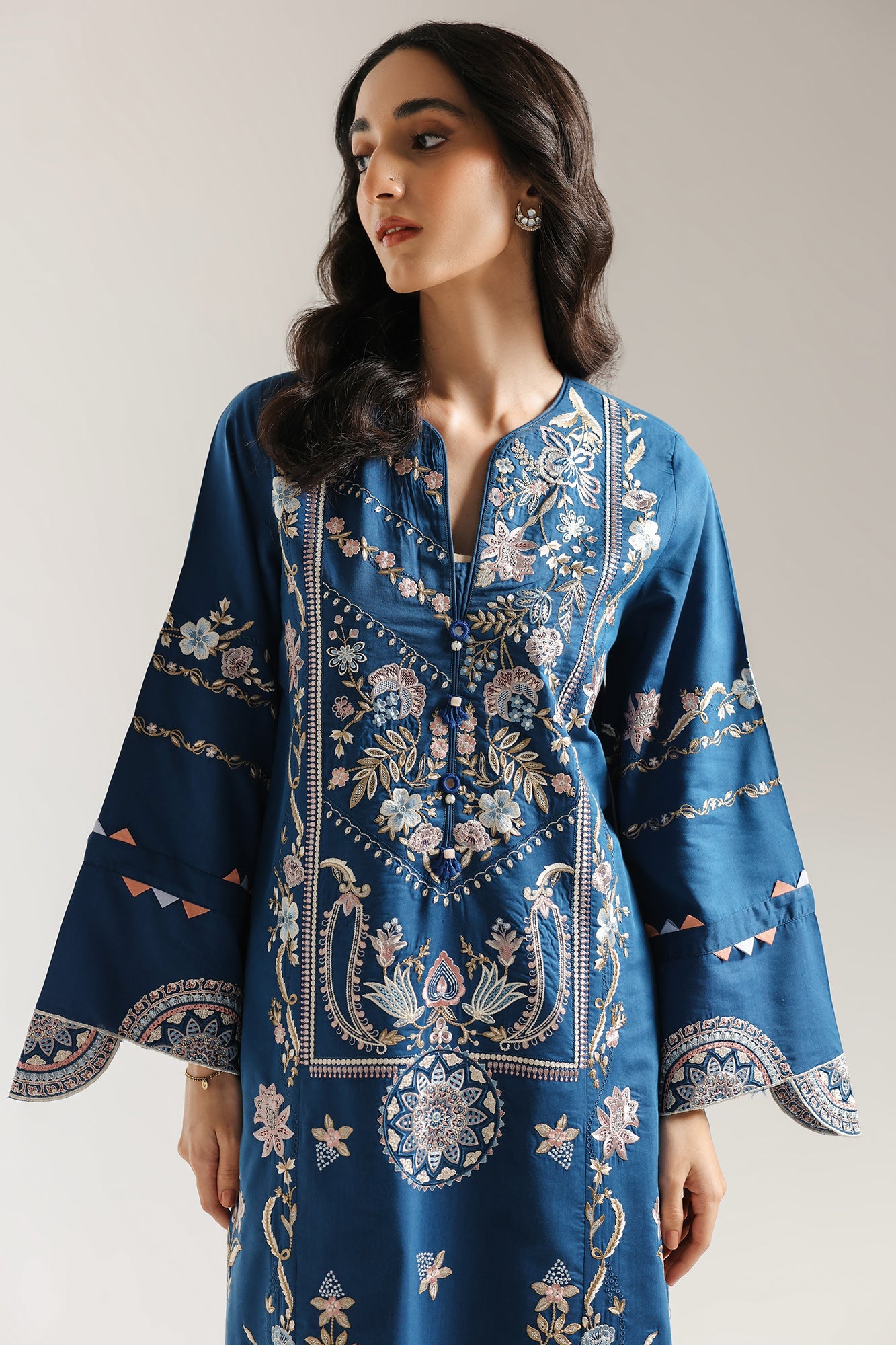 EMBROIDERED SUIT (E3611/103/622)