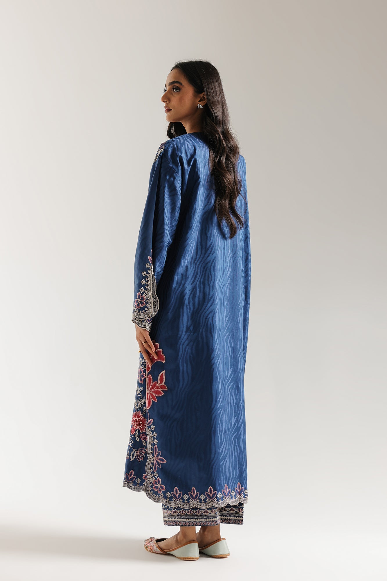 EMBROIDERED SUIT (E3638/103/619)