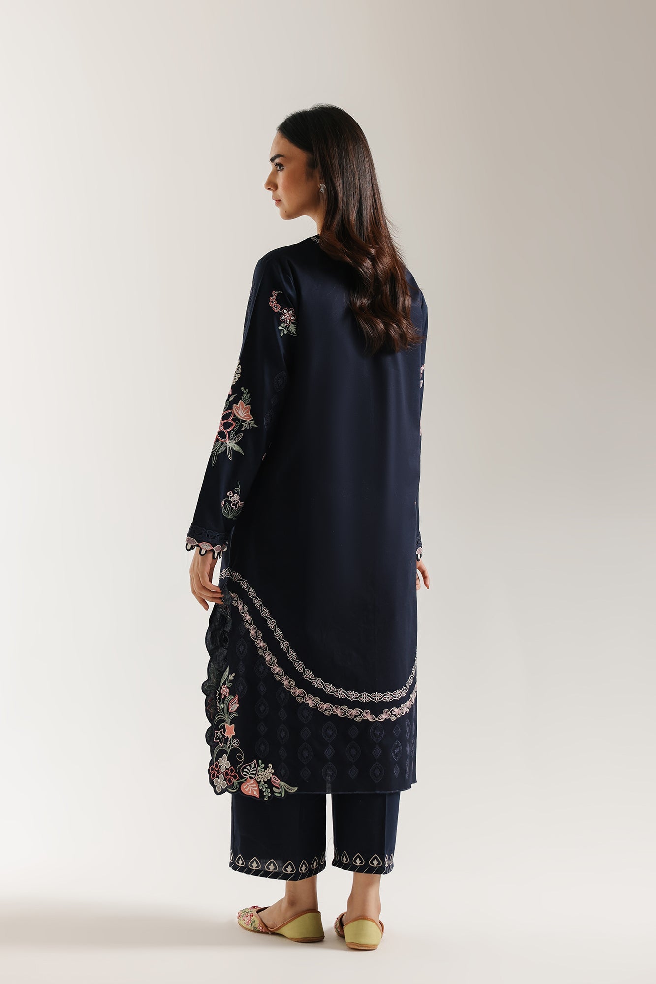 EMBROIDERED SUIT (E3647/103/622)