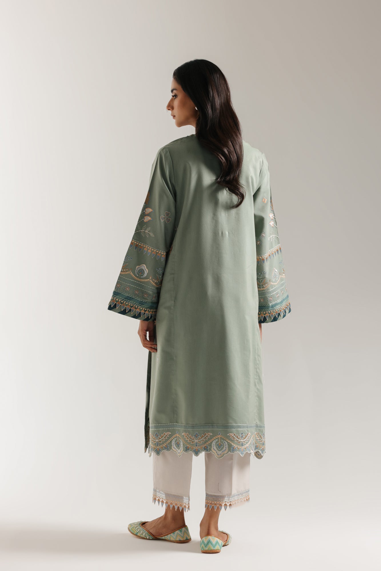 EMBROIDERED SUIT (E3663/103/714)