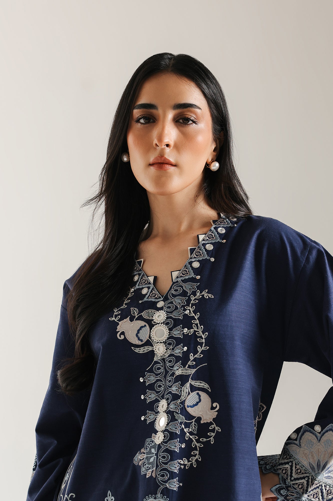 EMBROIDERED SUIT (E3671/103/603)