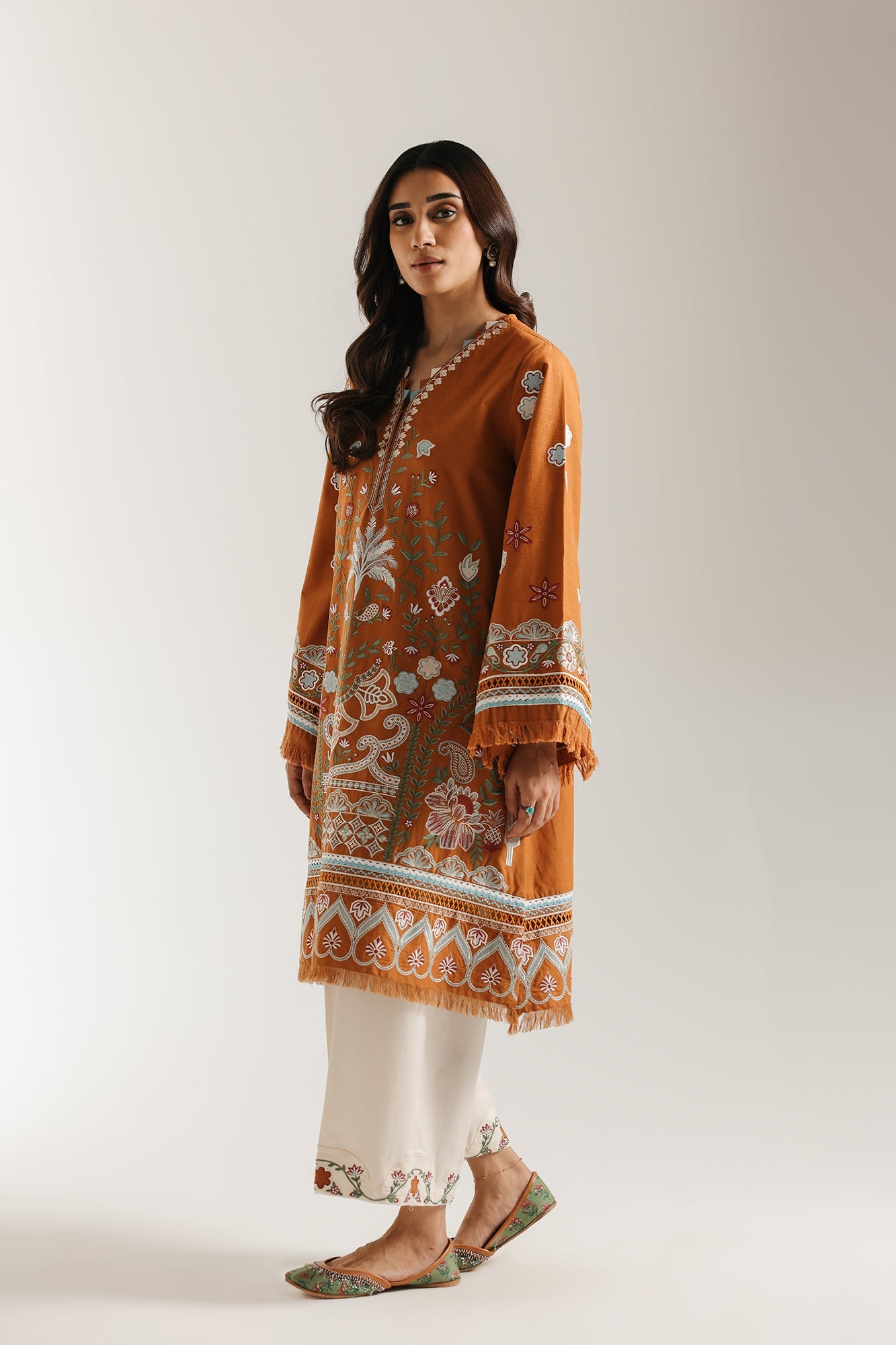 EMBROIDERED SUIT (E3680/103/220)