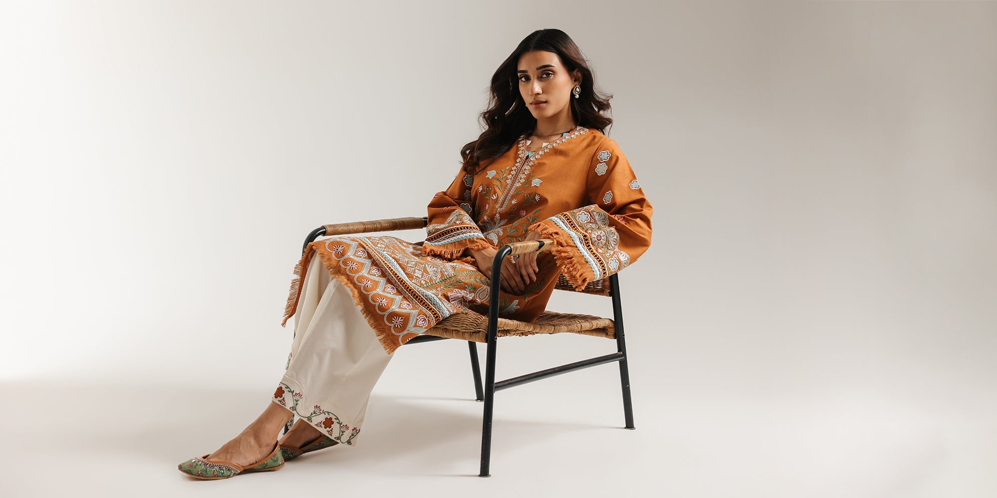 EMBROIDERED SUIT (E3680/103/220)