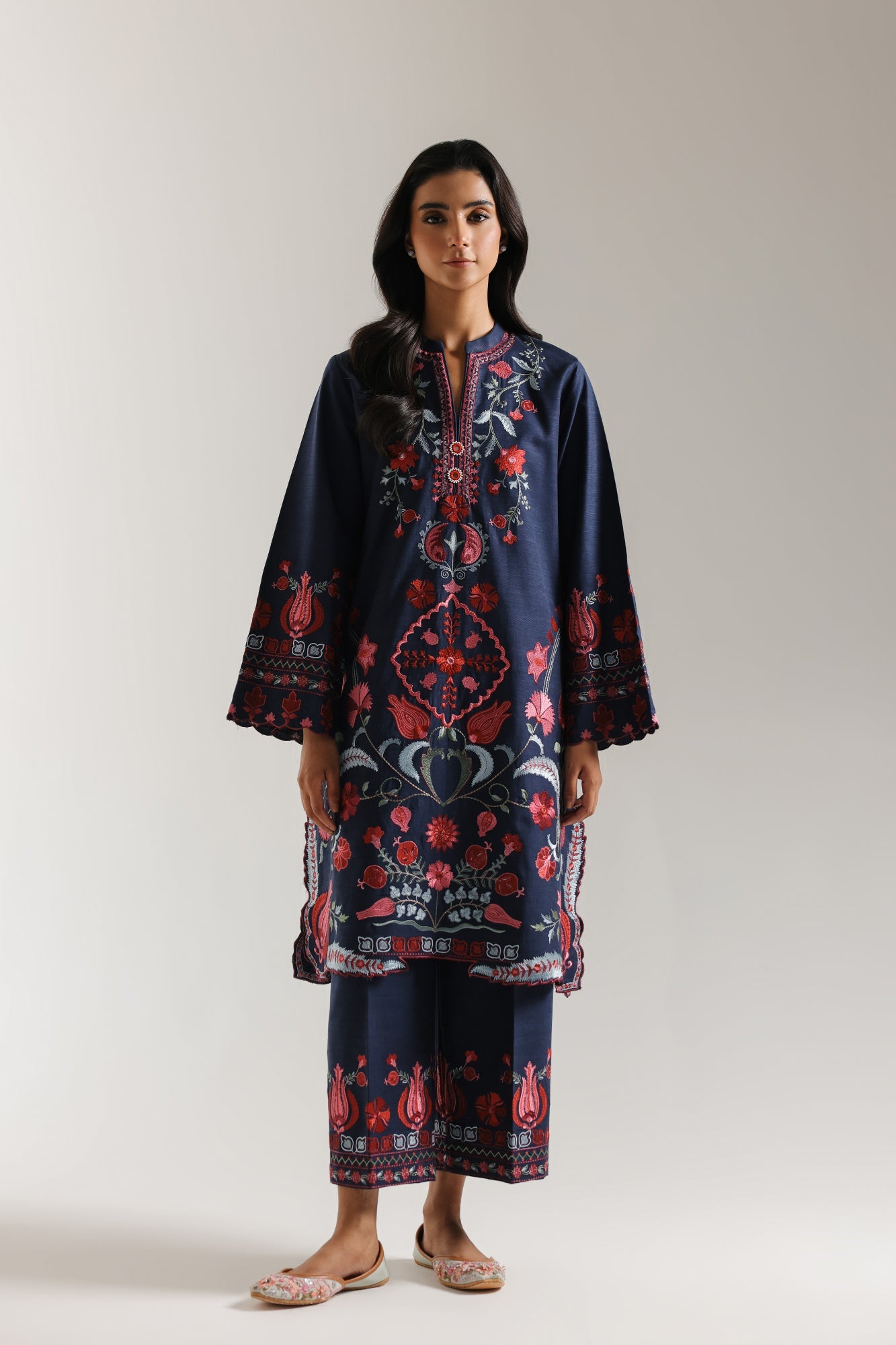 EMBROIDERED SUIT (E3683/103/619)