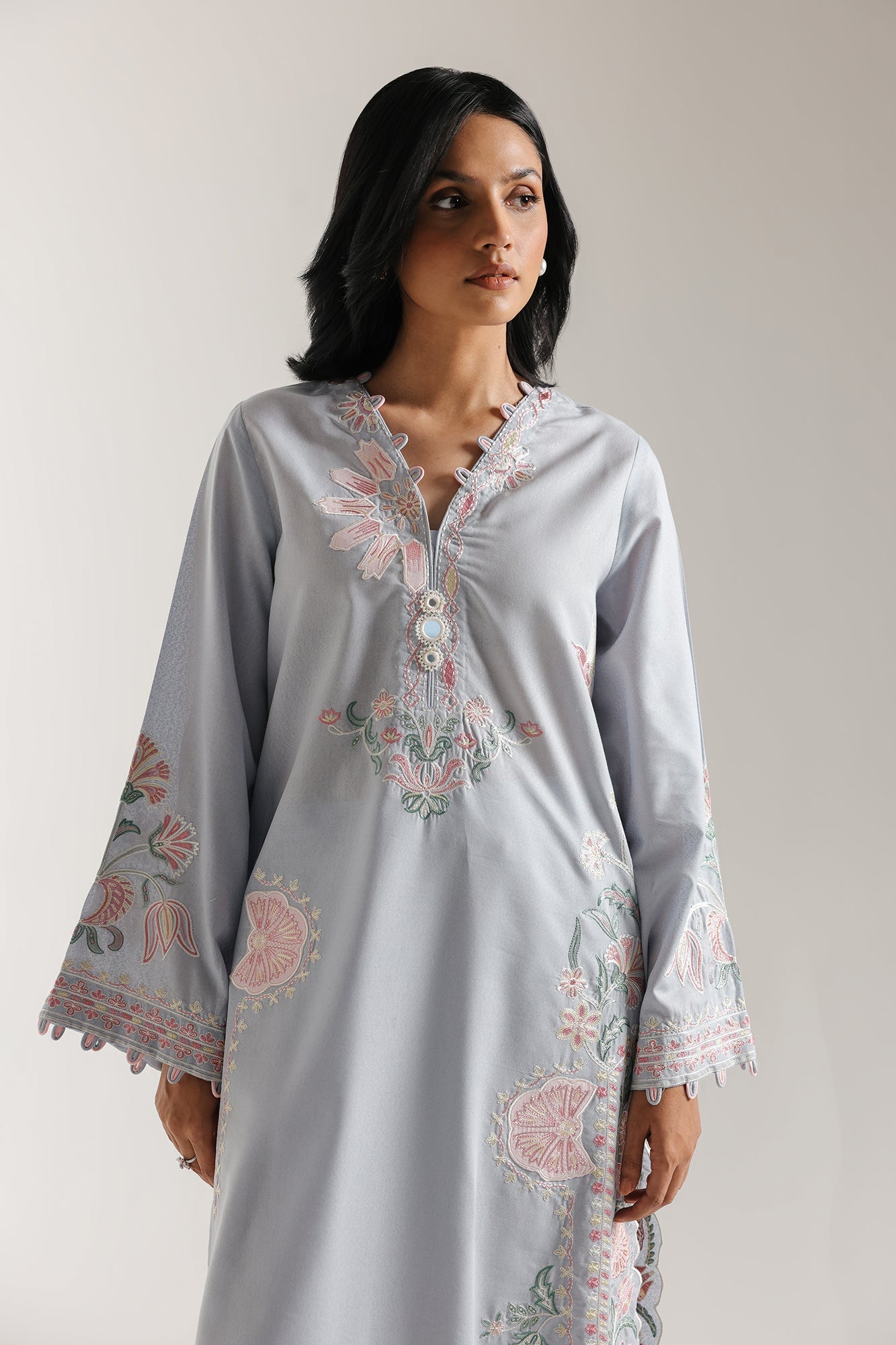 EMBROIDERED SUIT (E3690/103/635)