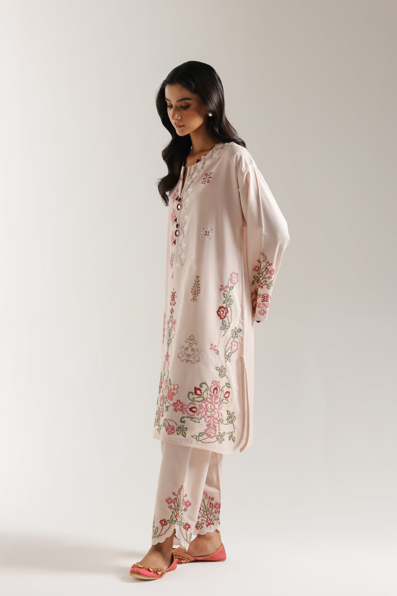 EMBROIDERED SUIT (E3692/103/330)