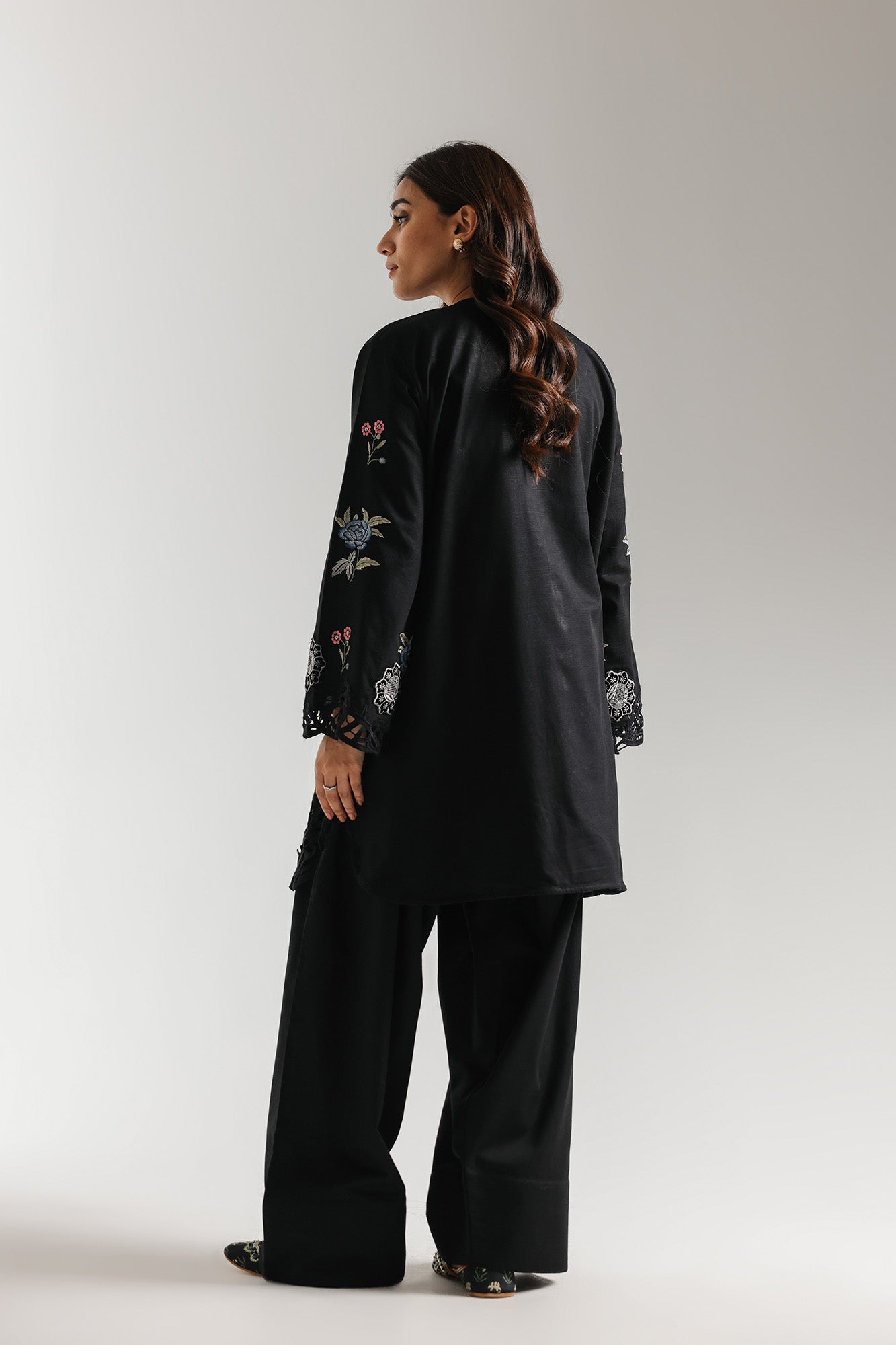 EMBROIDERED SUIT (E3719/103/901)