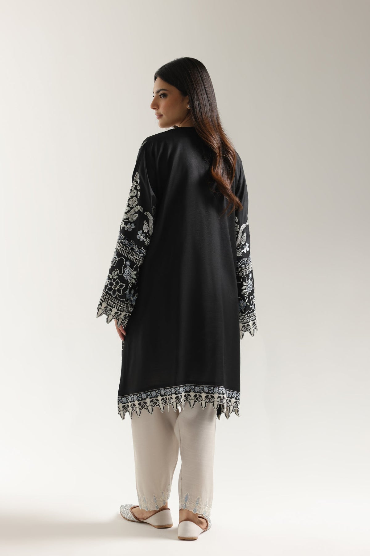 EMBROIDERED SUIT (E3729/103/902)