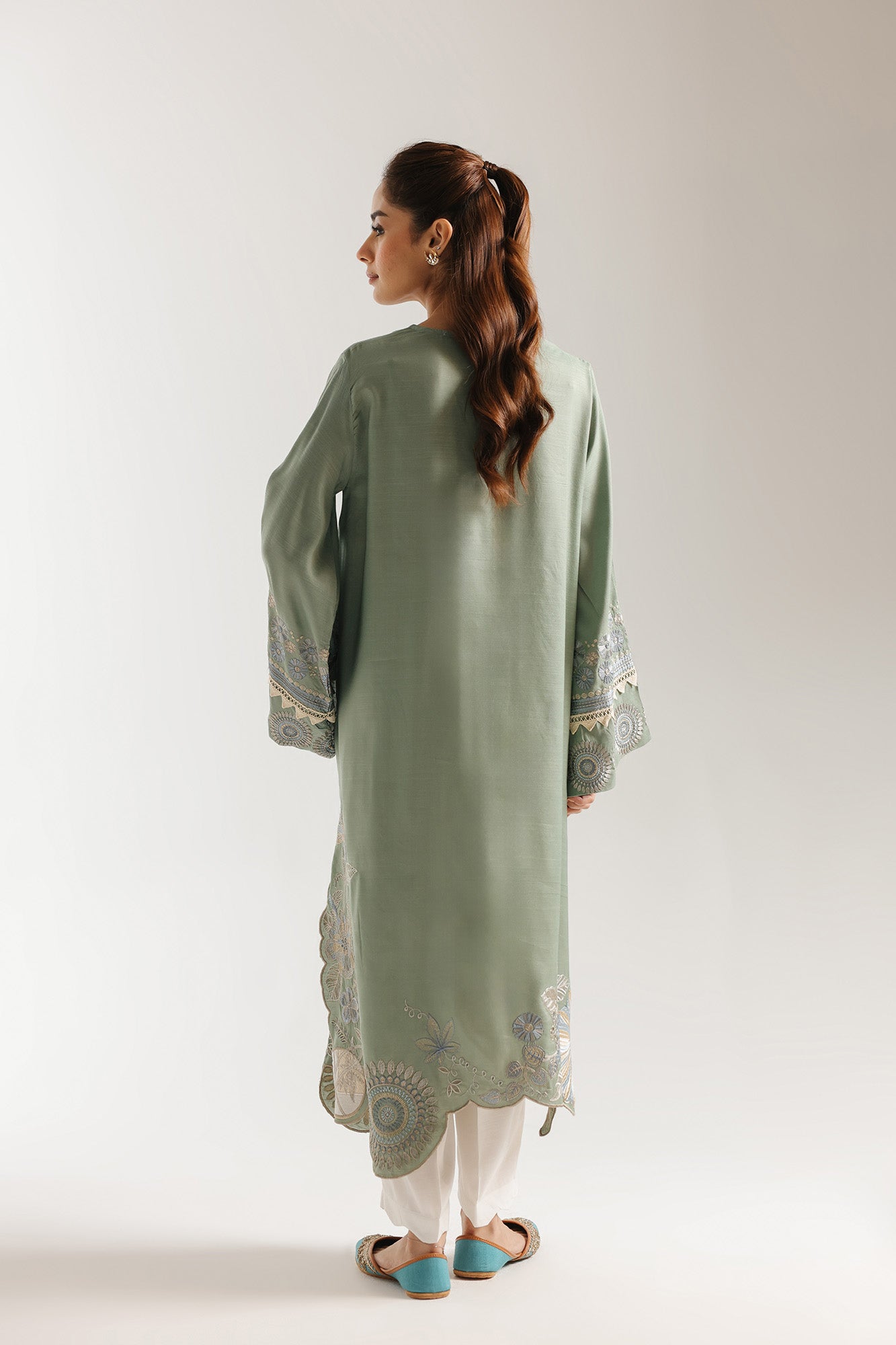 EMBROIDERED SUIT (E3731/103/718)