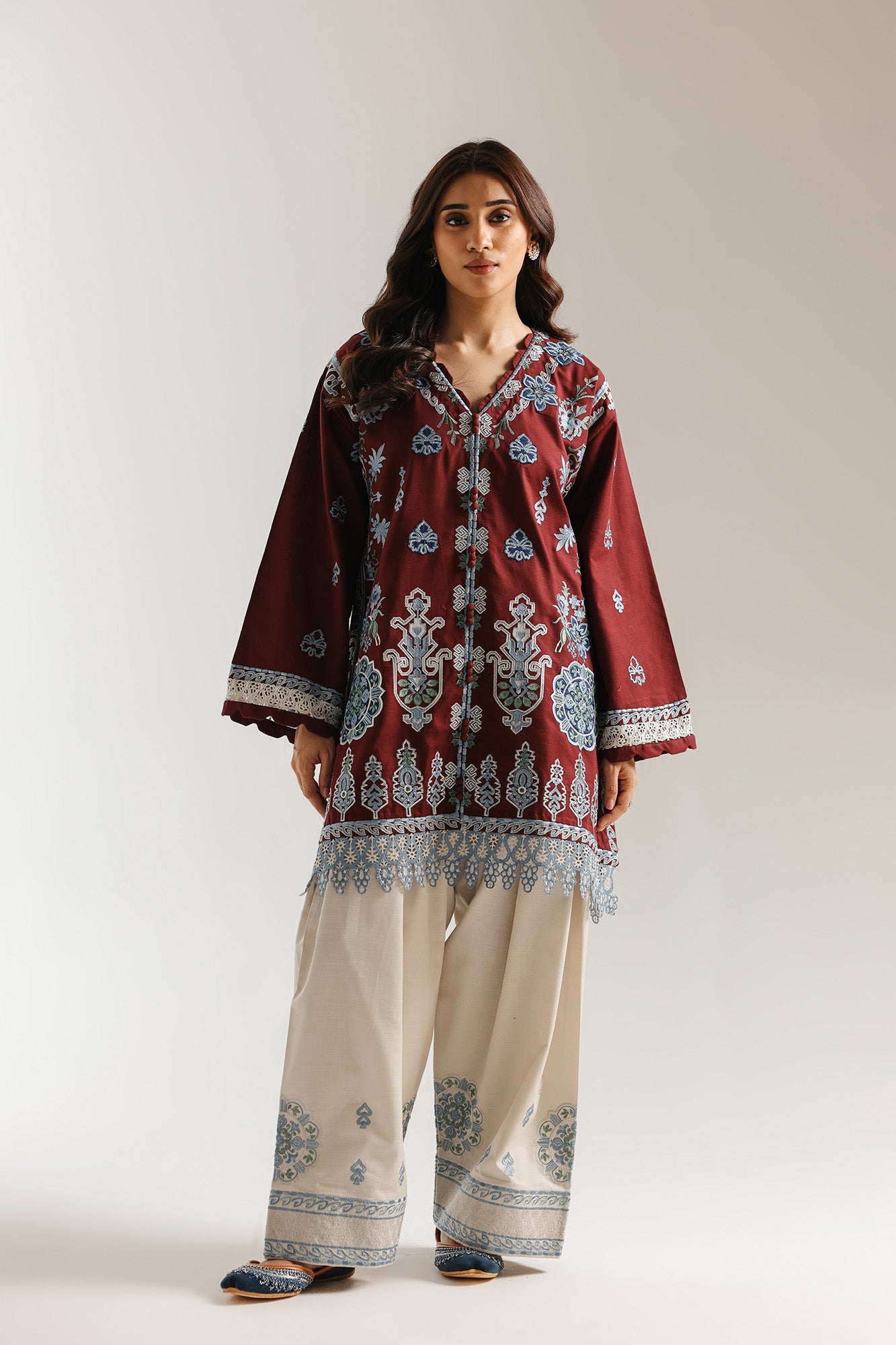EMBROIDERED SUIT (E3739/103/304)