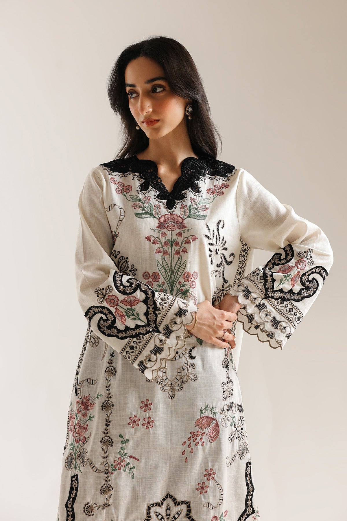 EMBROIDERED SUIT (E3747/103/003)