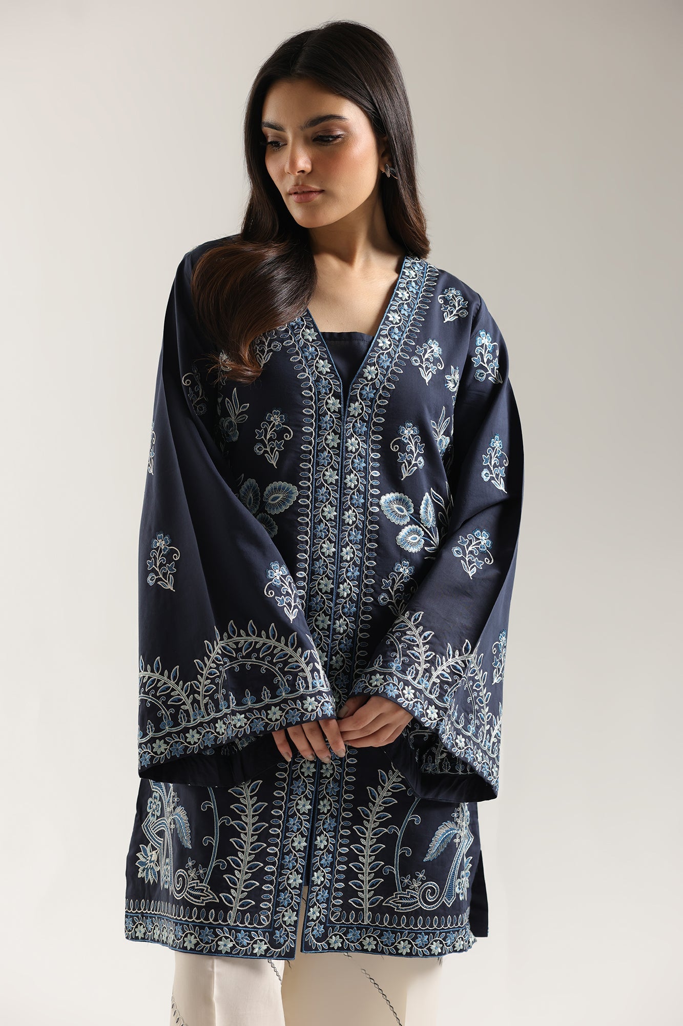 EMBROIDERED SUIT (E3784/103/622)