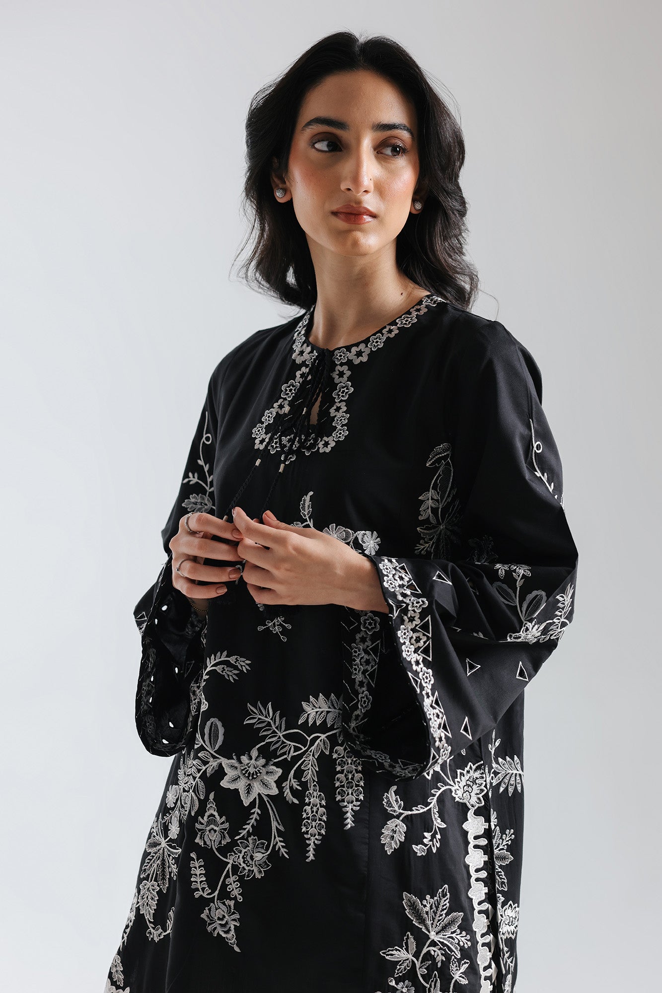 EMBROIDERED SUIT (E3800/103/901)