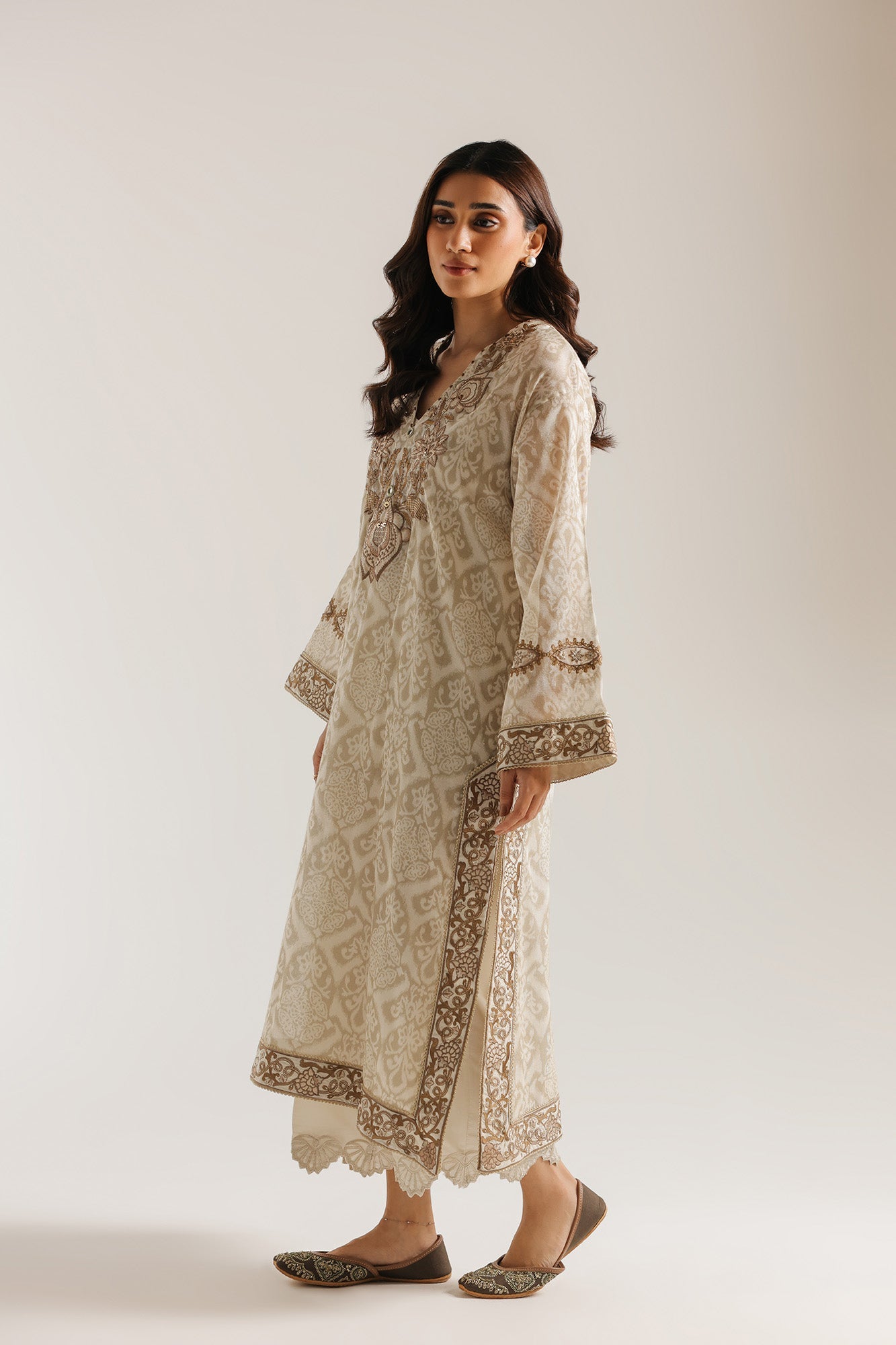 EMBROIDERED SUIT (E4002/103/817)