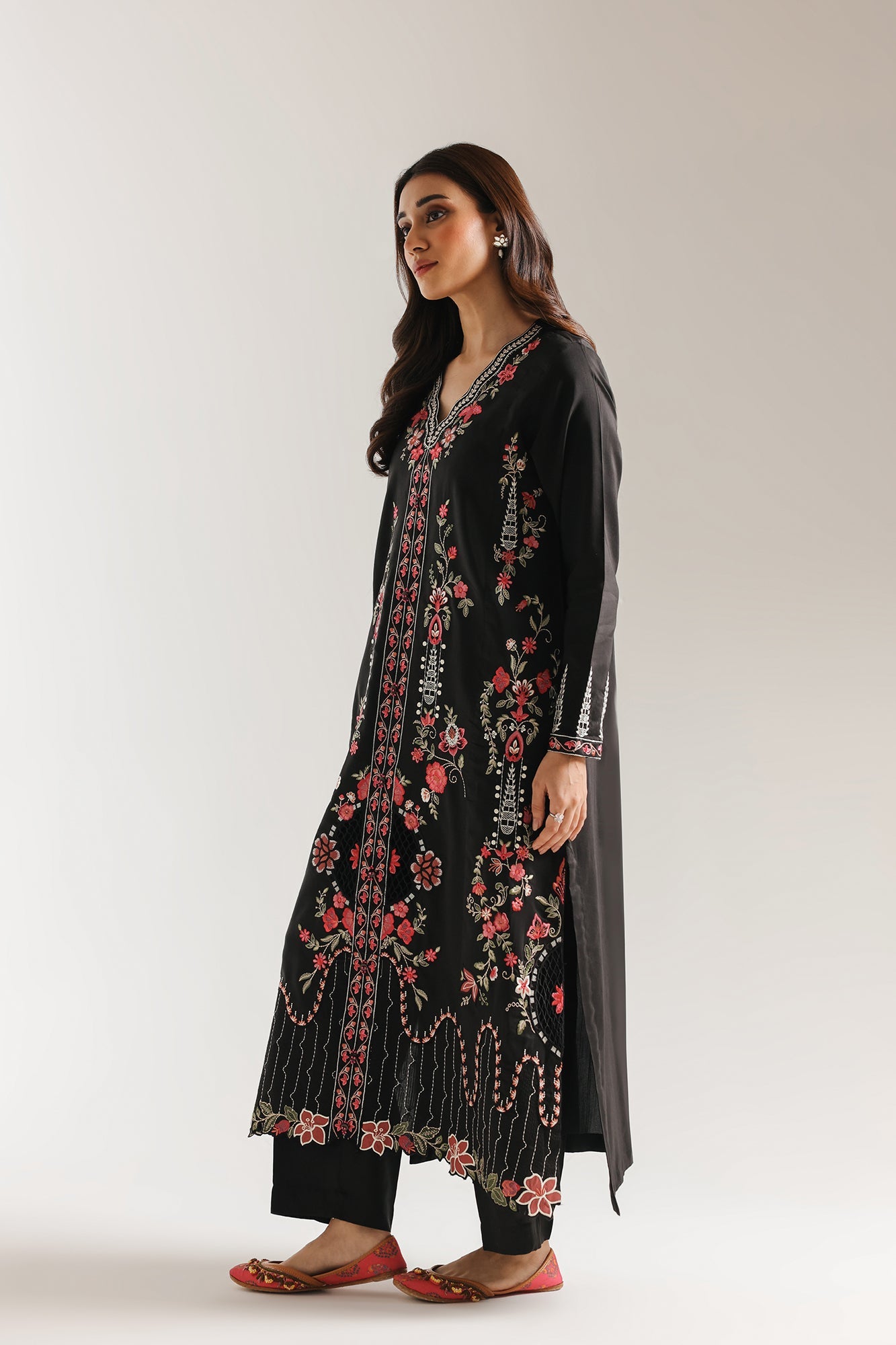 EMBROIDERED SUIT (E4013/103/901)