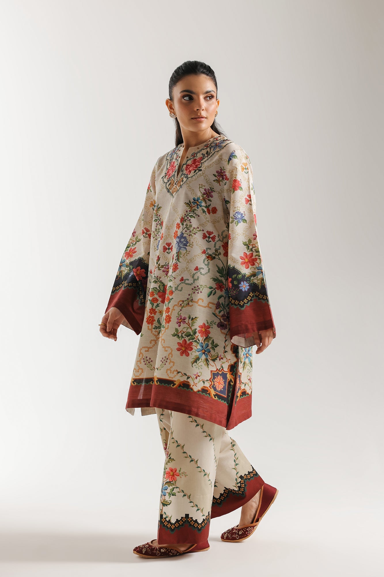 EMBROIDERED SUIT (E4021/103/006)