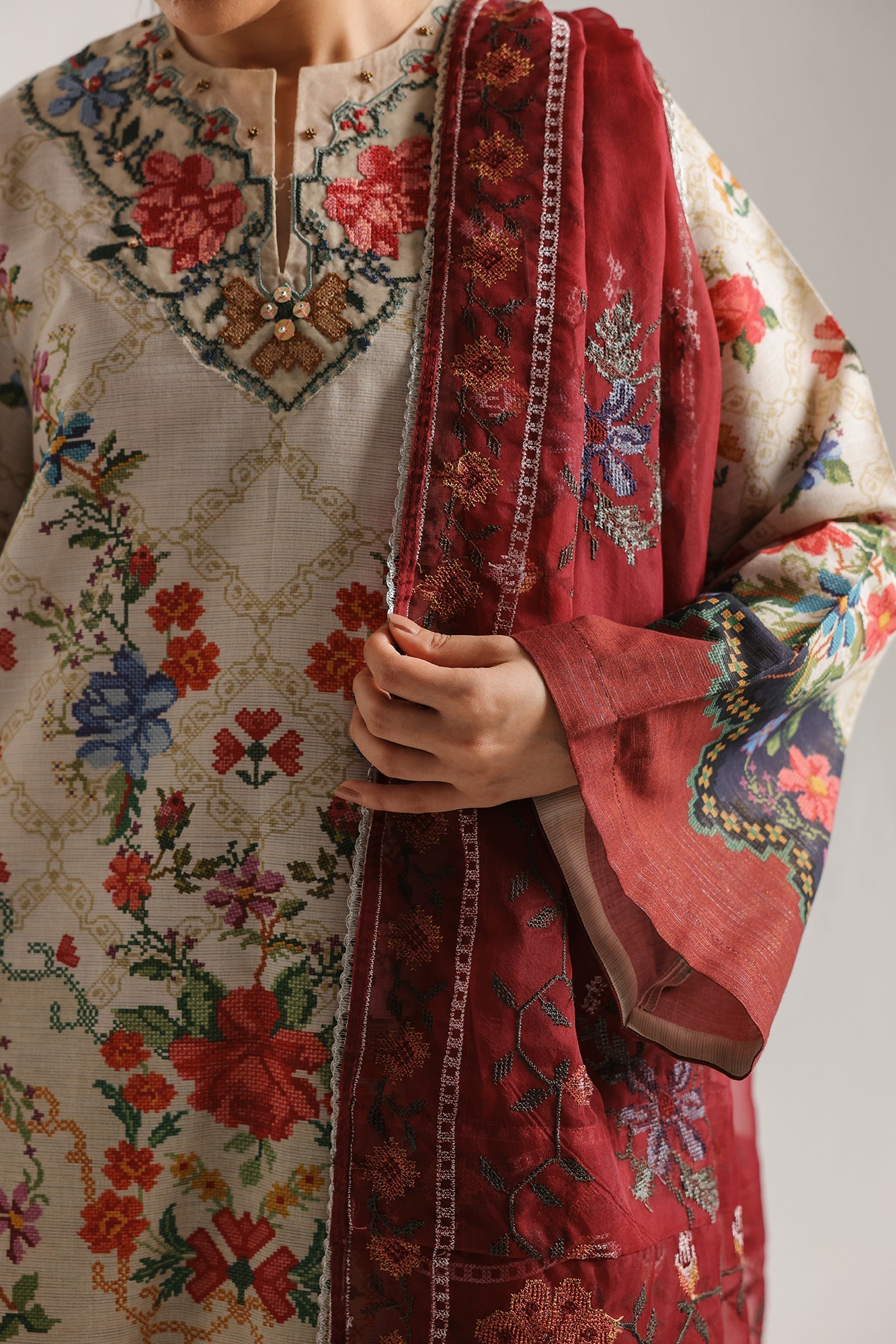 EMBROIDERED SUIT (E4021/103/006)