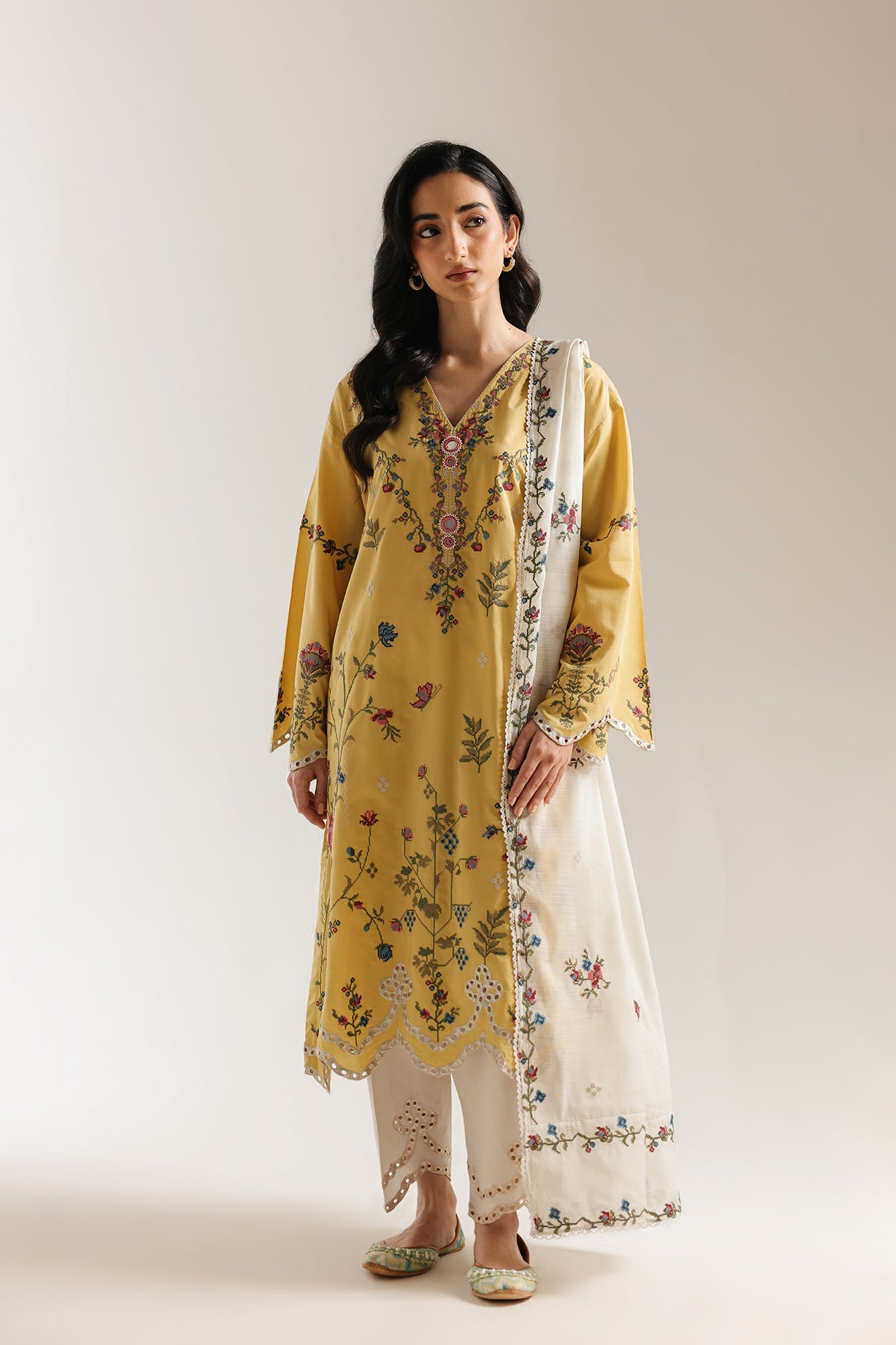 EMBROIDERED SUIT (E4024/103/108)