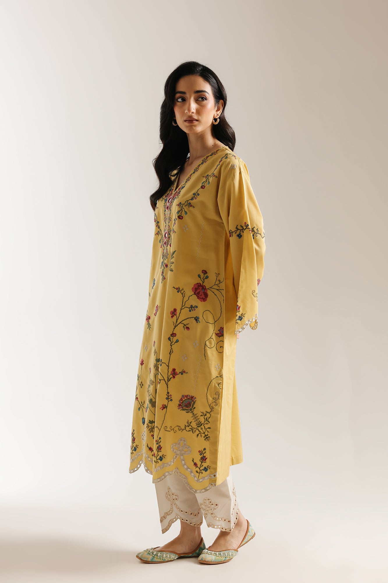 EMBROIDERED SUIT (E4024/103/108)