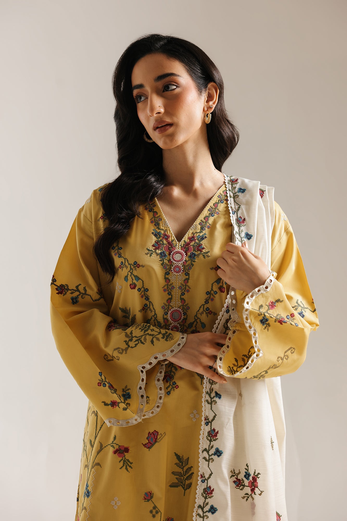 EMBROIDERED SUIT (E4024/103/108)