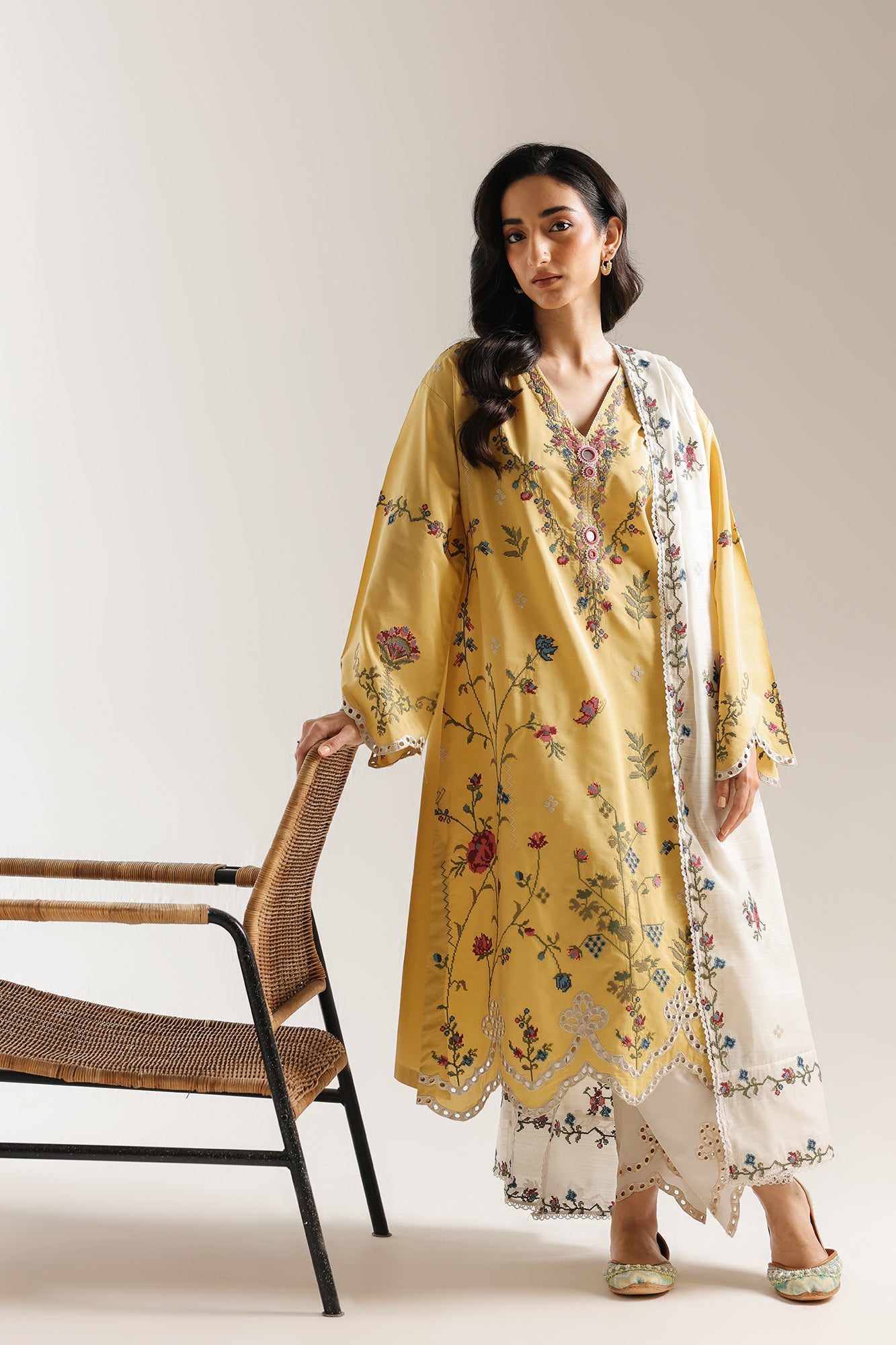 EMBROIDERED SUIT (E4024/103/108)