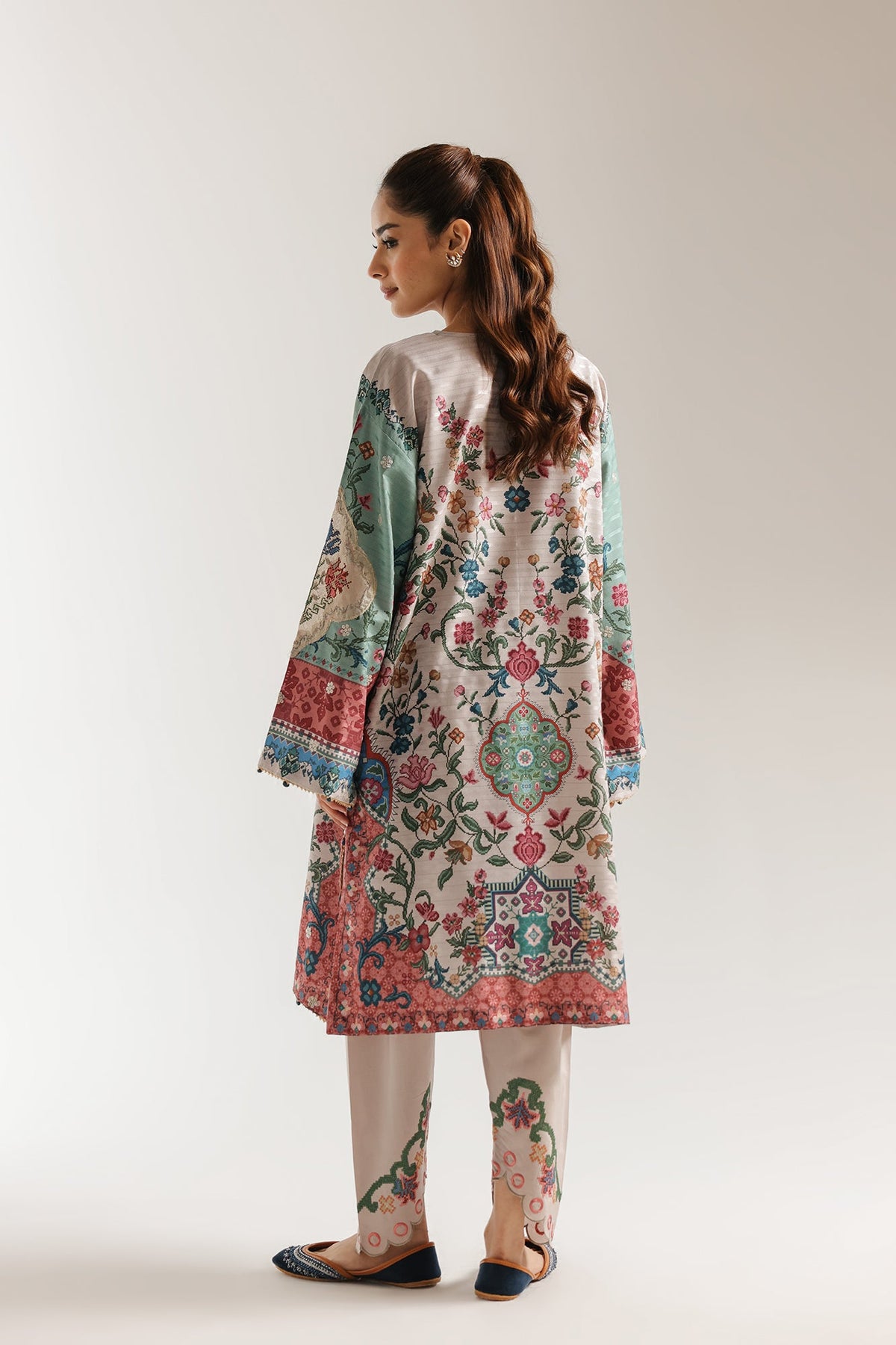 EMBROIDERED SUIT (E4035/103/817)