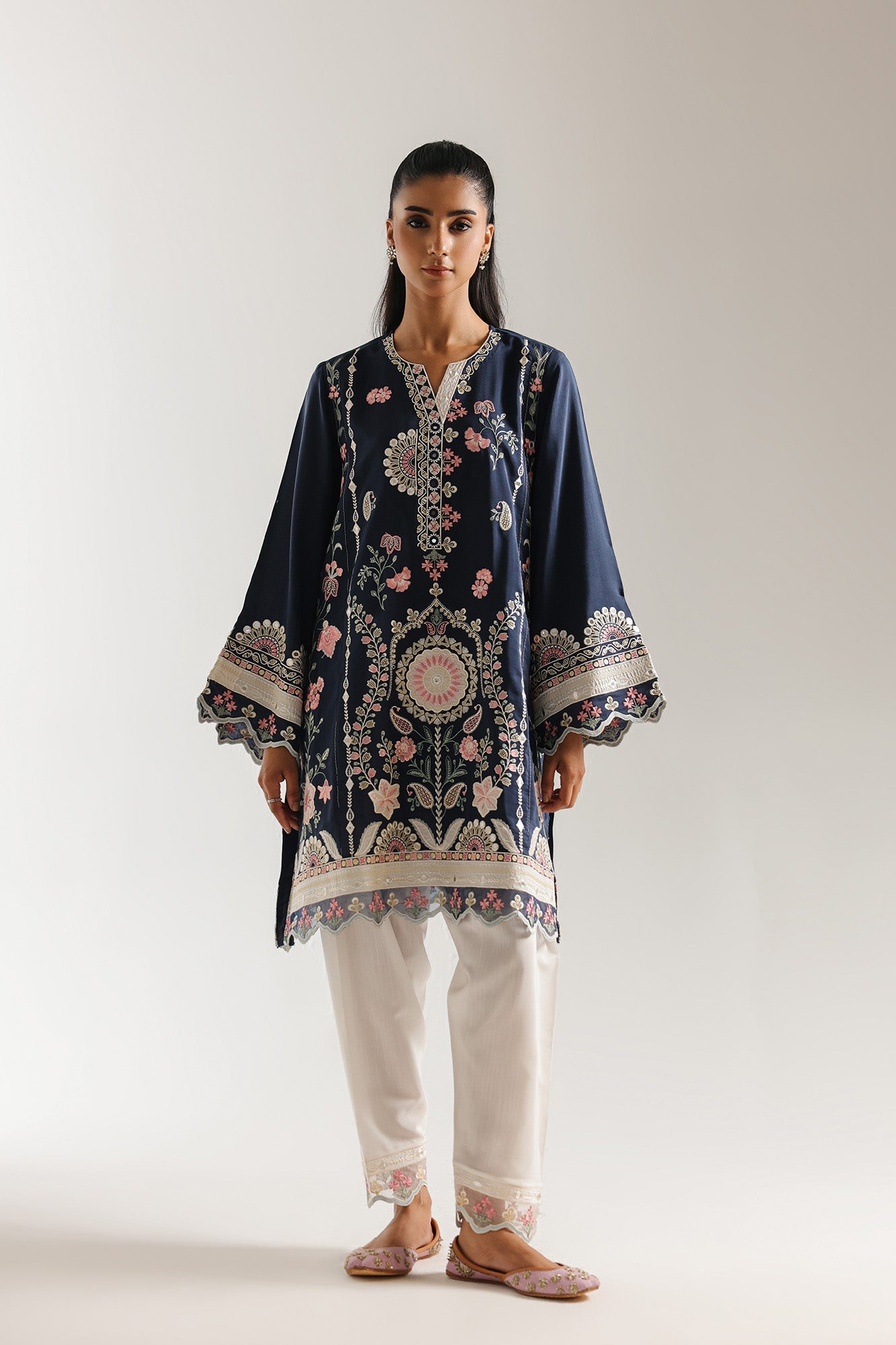 EMBROIDERED SUIT (E4047/103/620)