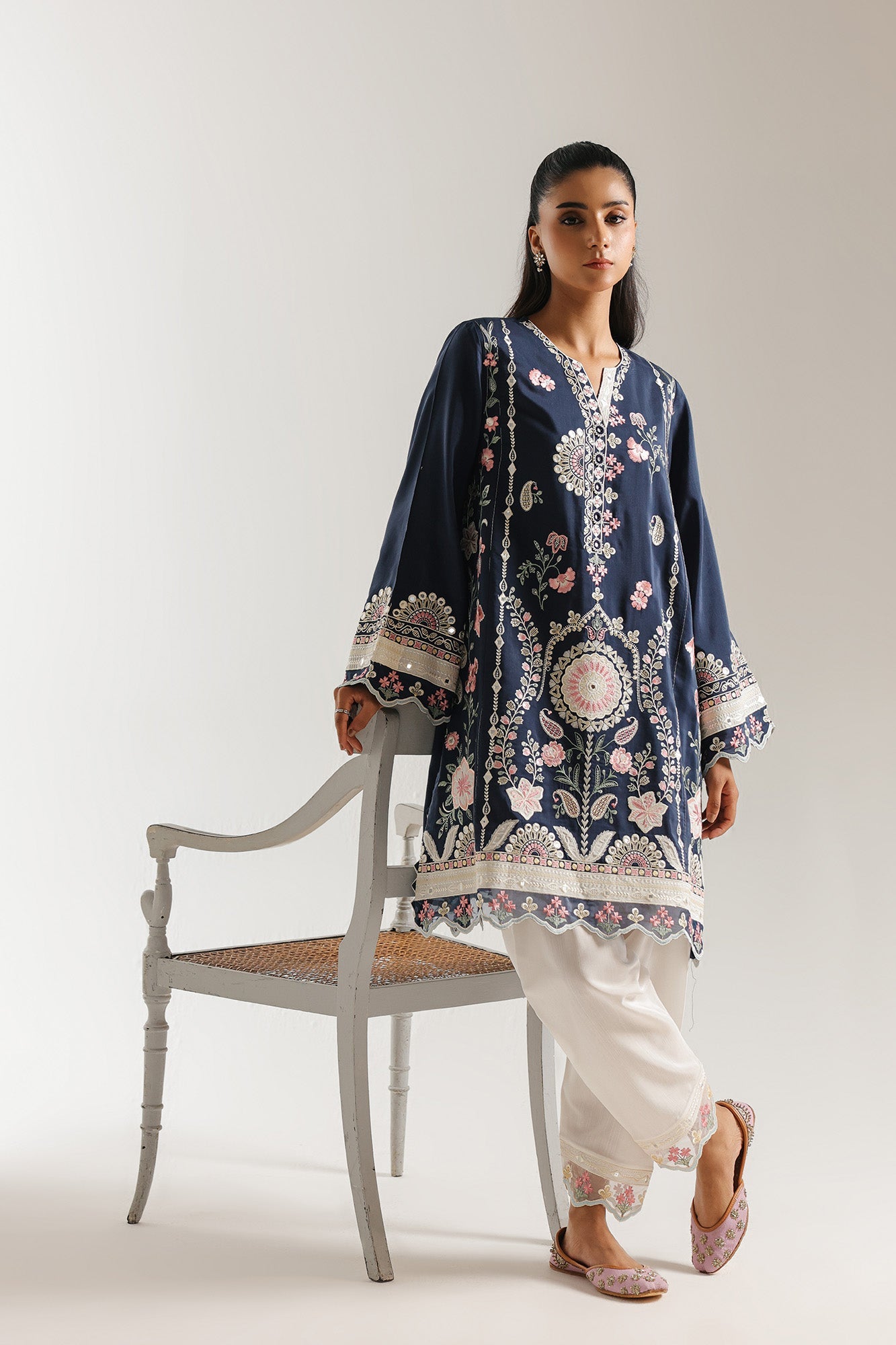 EMBROIDERED SUIT (E4047/103/620)