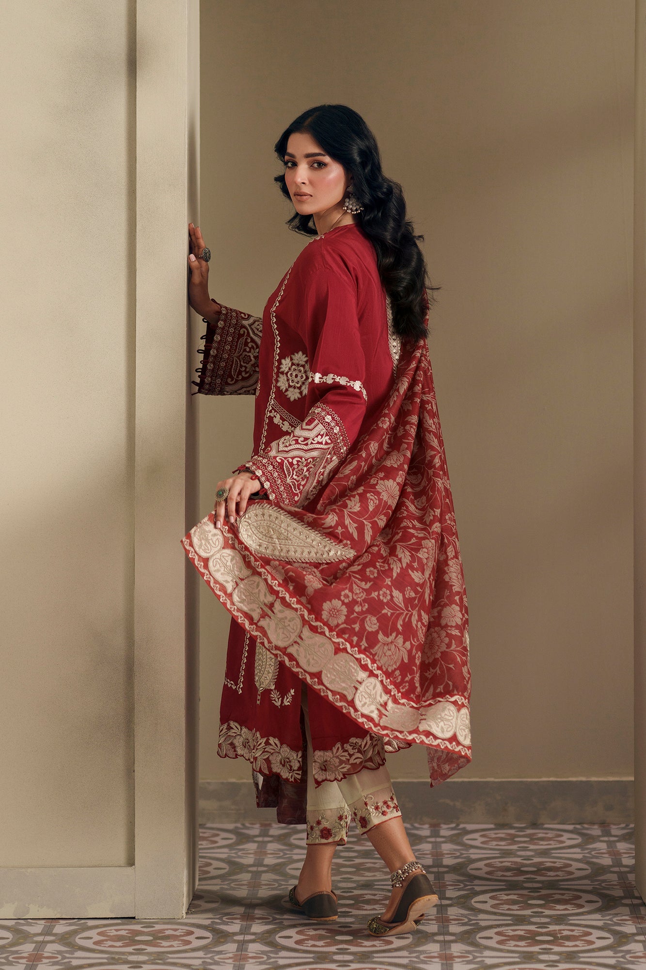 EMBROIDERED SUIT (E4053/103/301)