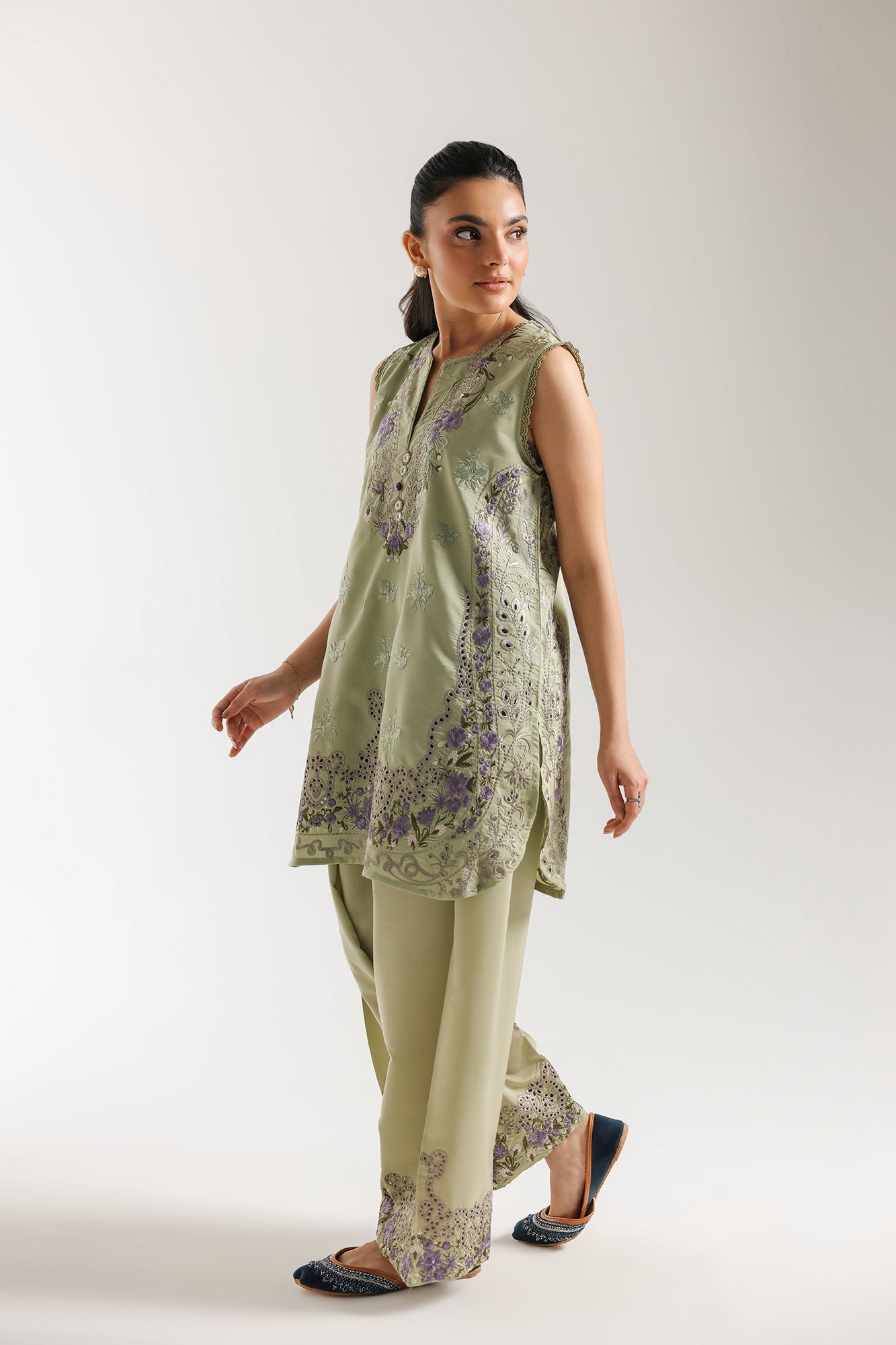 Embroidered Suit (E4058/103/127)