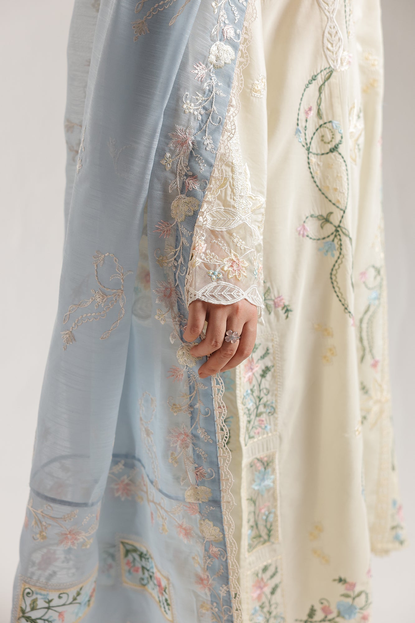 EMBROIDERED SUIT (E4060/103/115)