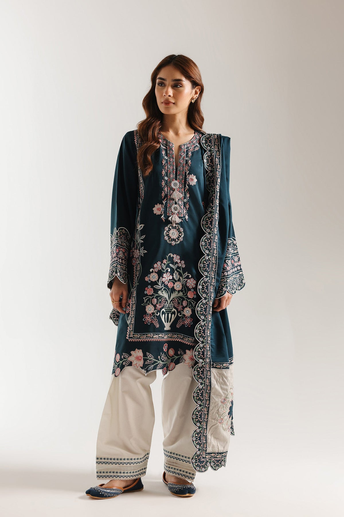 EMBROIDERED SUIT (E4069/103/602)
