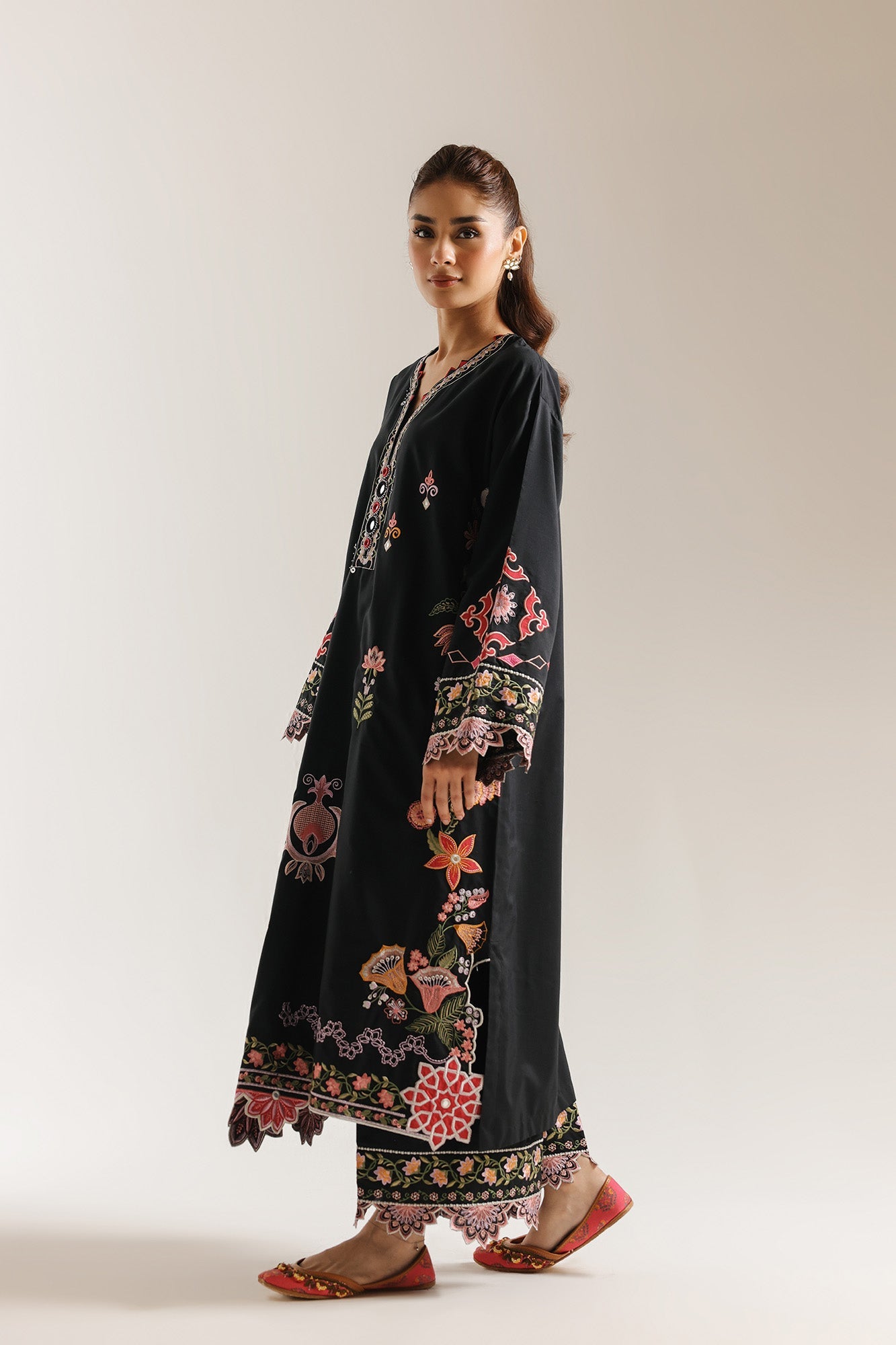 EMBROIDERED SUIT (E4073/103/902)