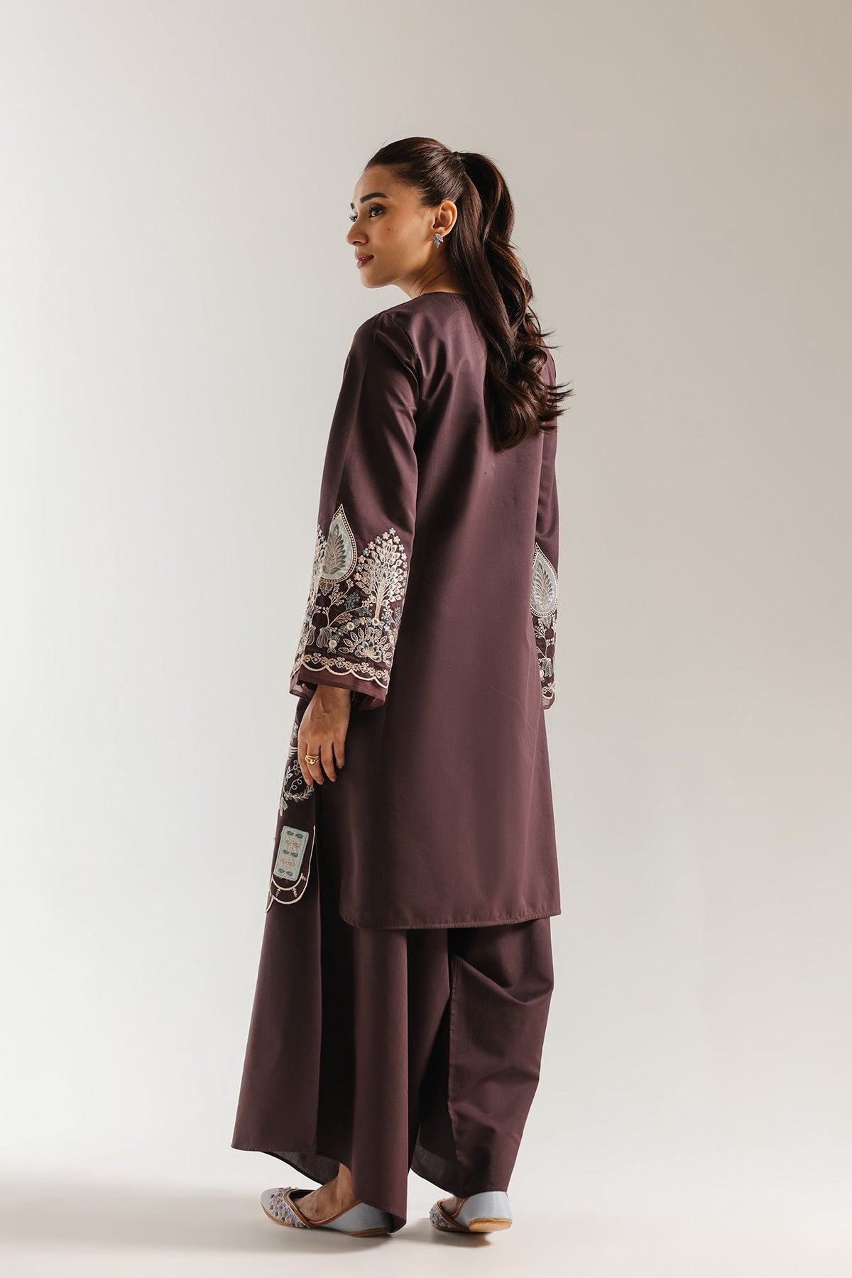 EMBROIDERED SUIT (E4084/103/904)