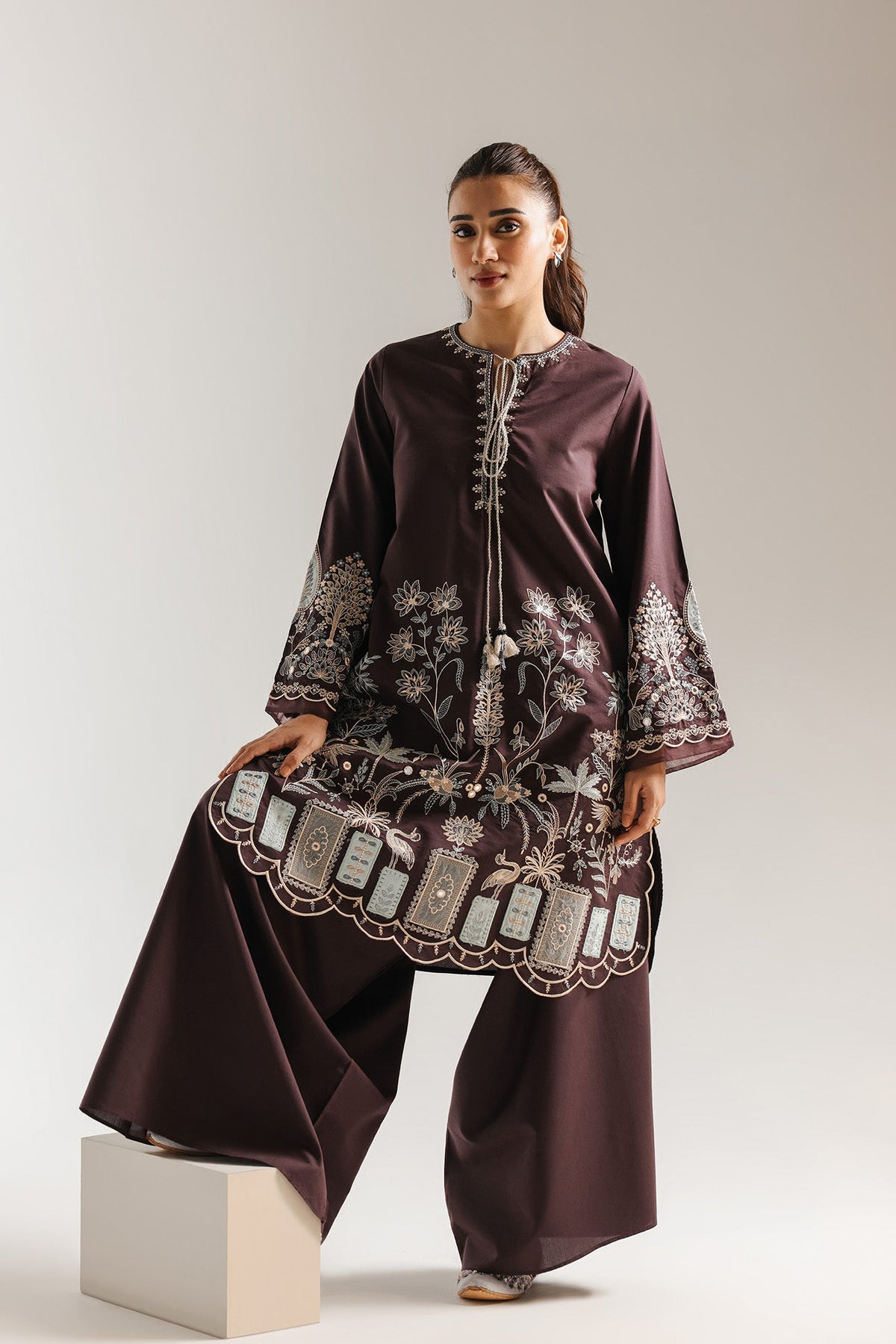 EMBROIDERED SUIT (E4084/103/904)