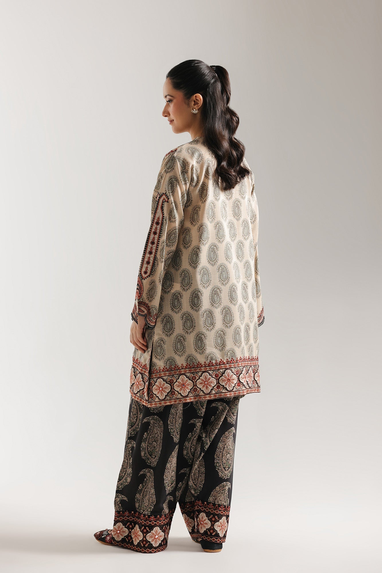 EMBROIDERED SUIT (E4093/103/007)