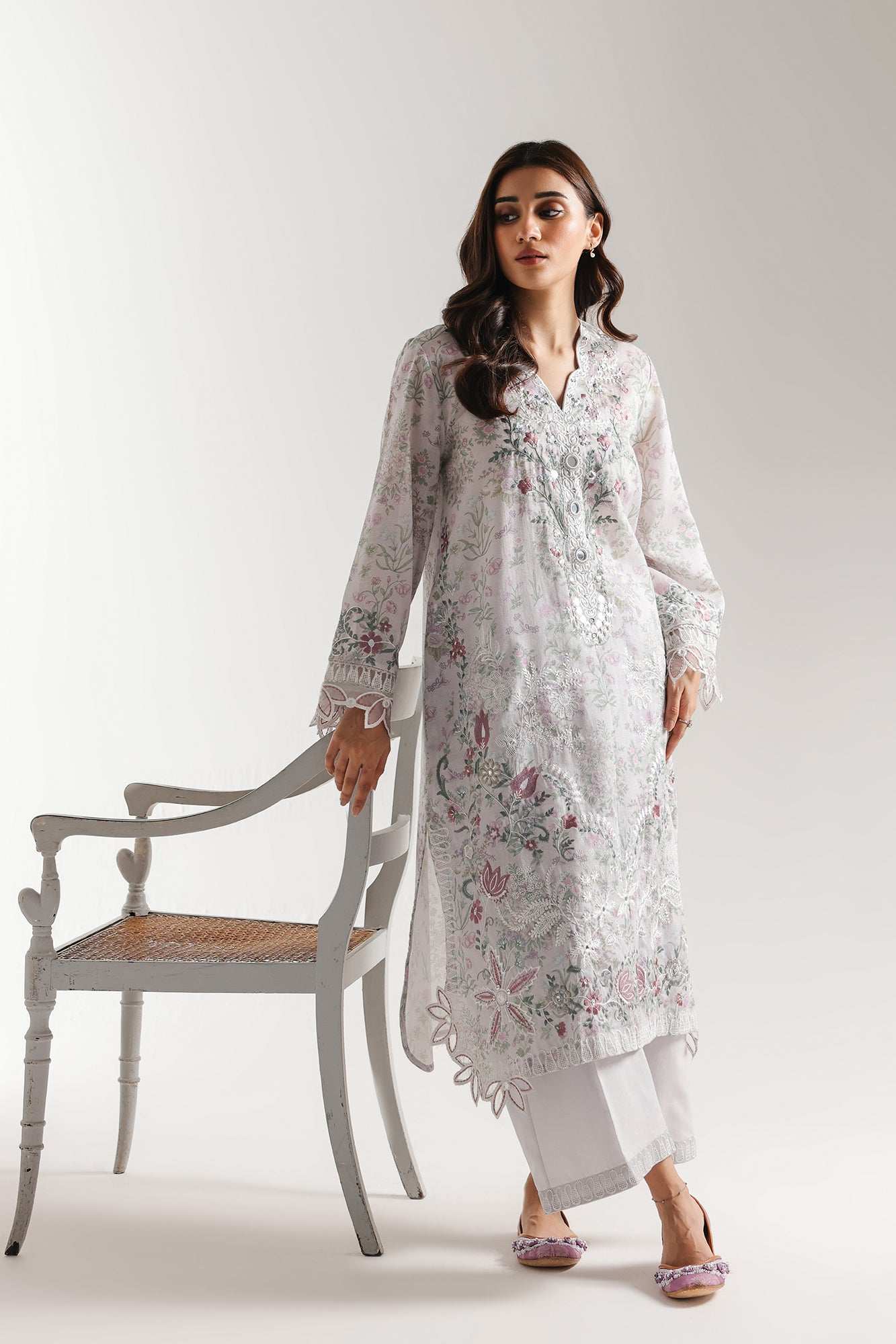 EMBROIDERED SUIT (E4098/103/531)