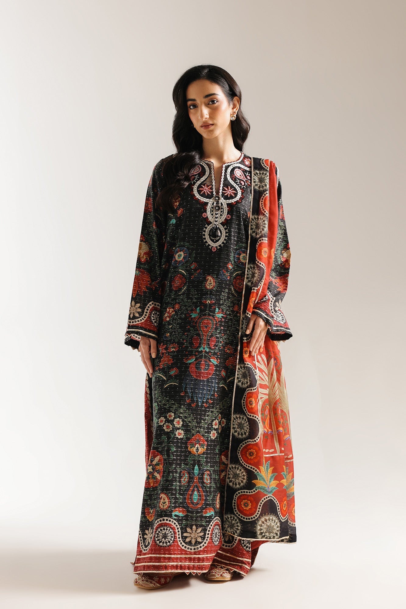 EMBROIDERED SUIT (E4105/103/902)