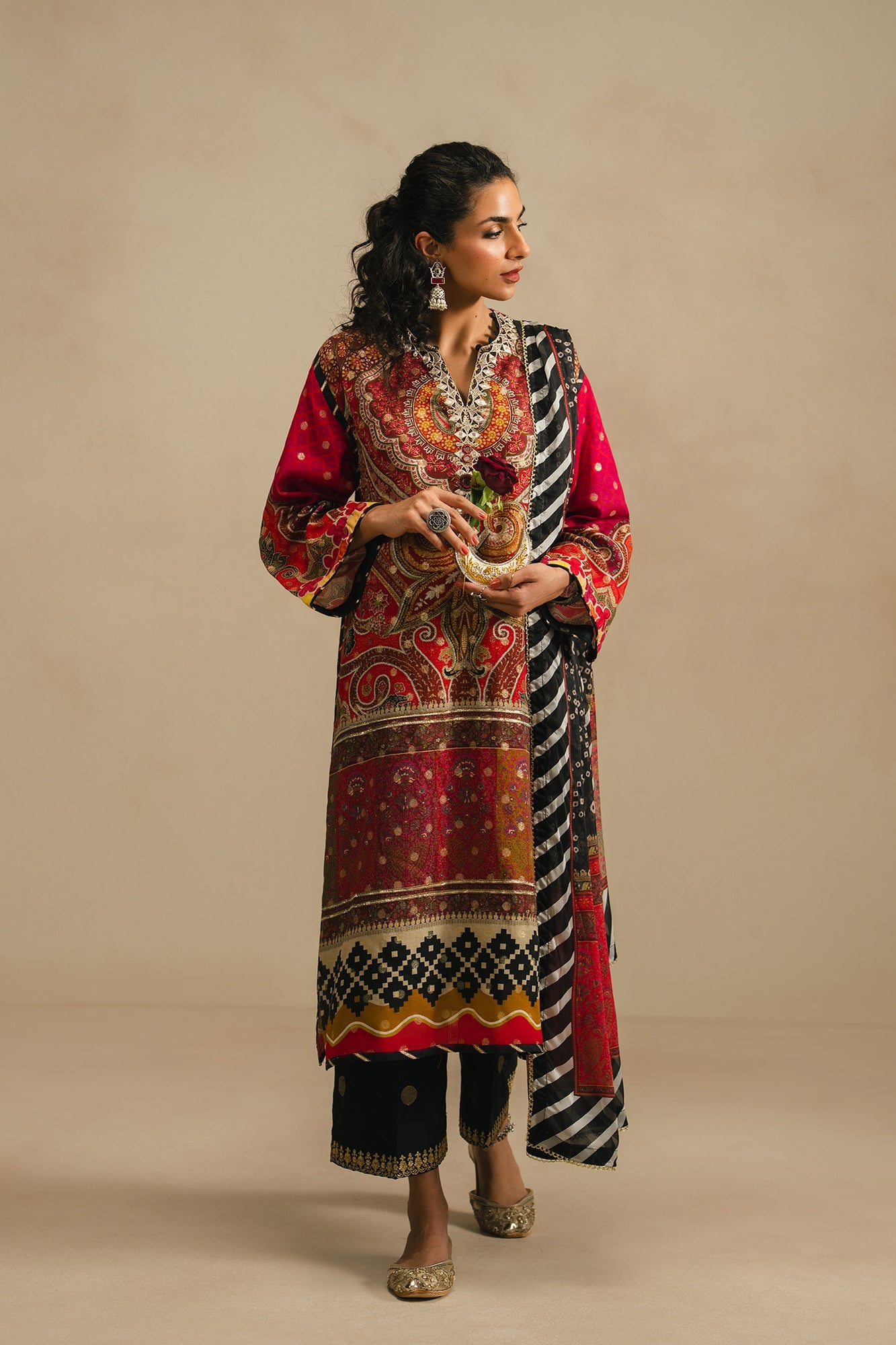 EMBROIDERED SUIT (E4110/103/321)