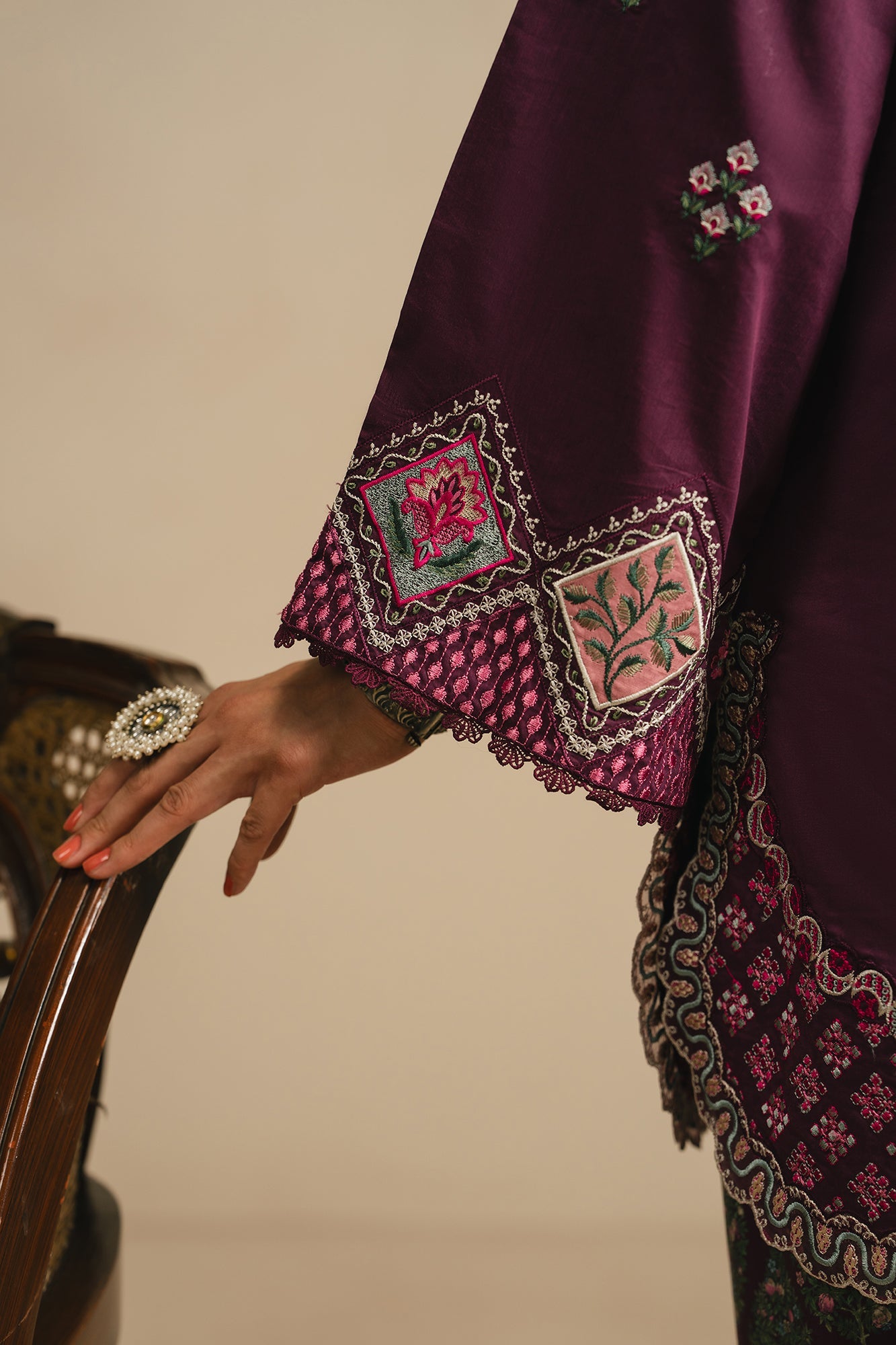 EMBROIDERED SUIT (E4125/103/516)