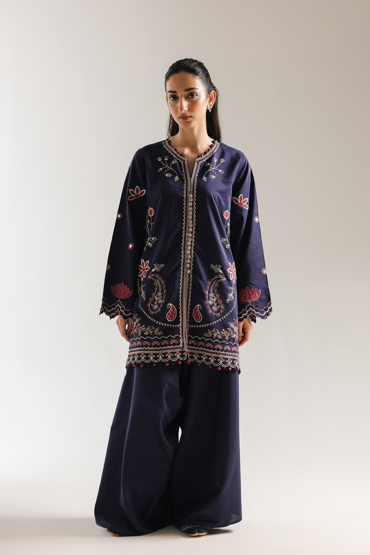 EMBROIDERED SUIT (E4131/103/618)