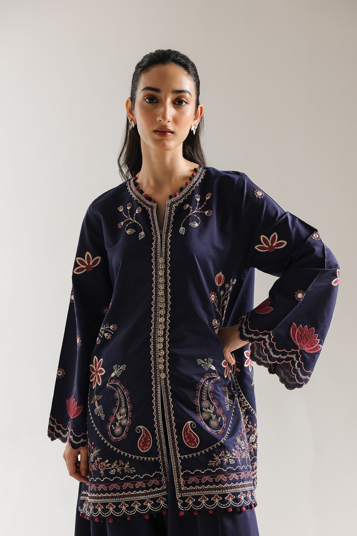 EMBROIDERED SUIT (E4131/103/618)