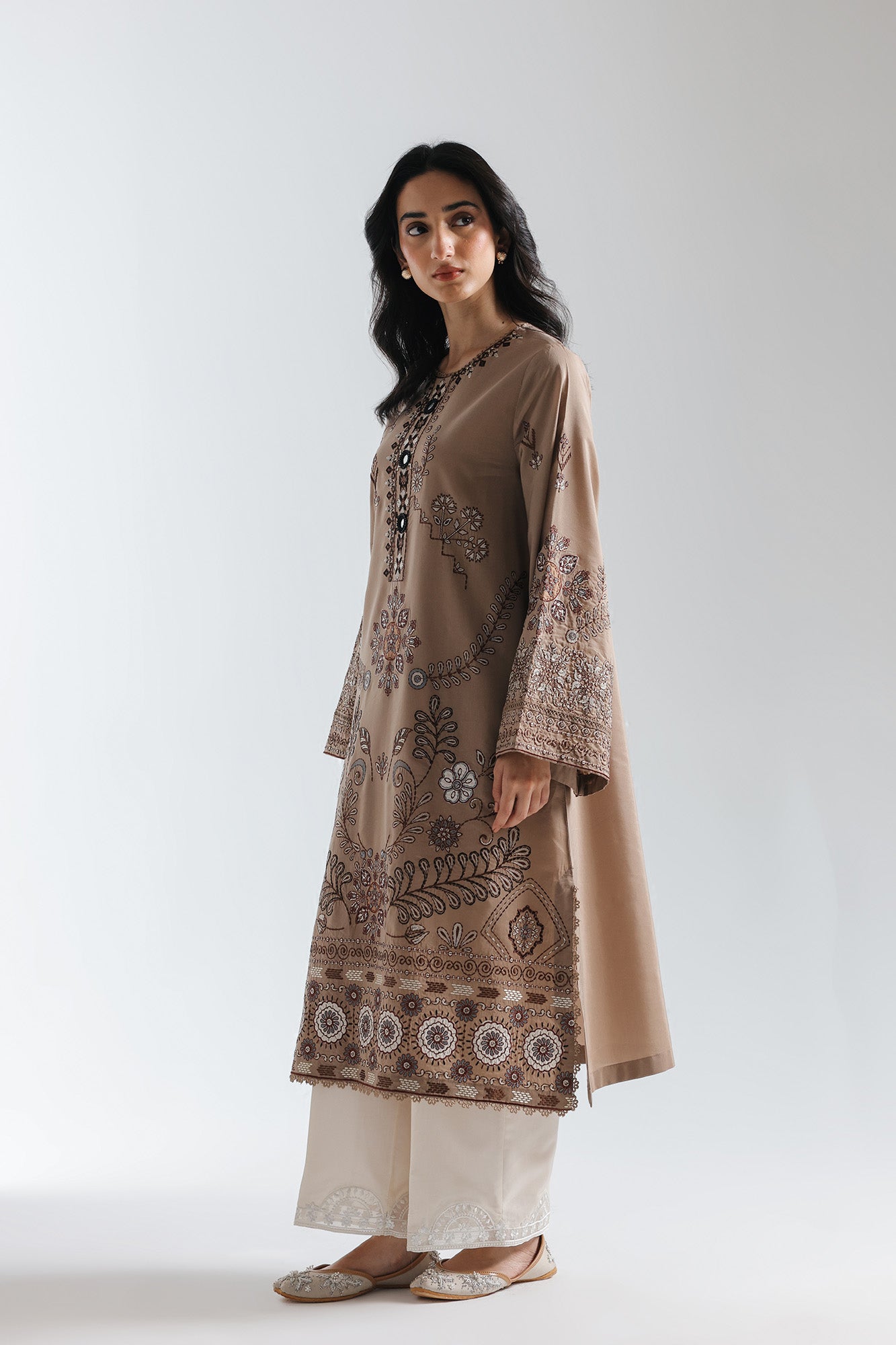 EMBROIDERED SUIT (E4134/103/815)