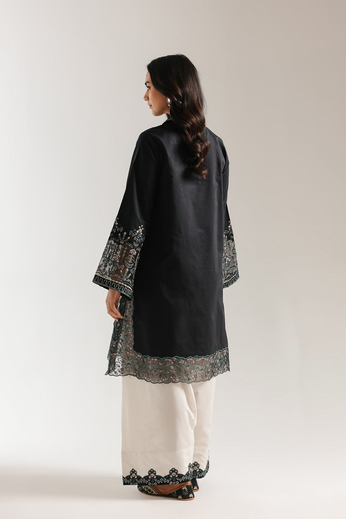 EMBROIDERED SUIT (E4142/103/901)