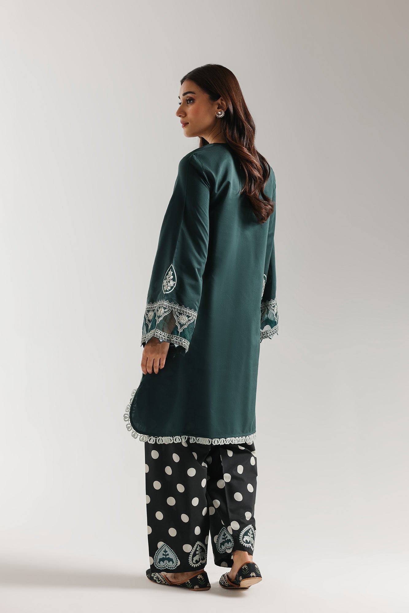 EMBROIDERED SUIT (E4147/103/704)