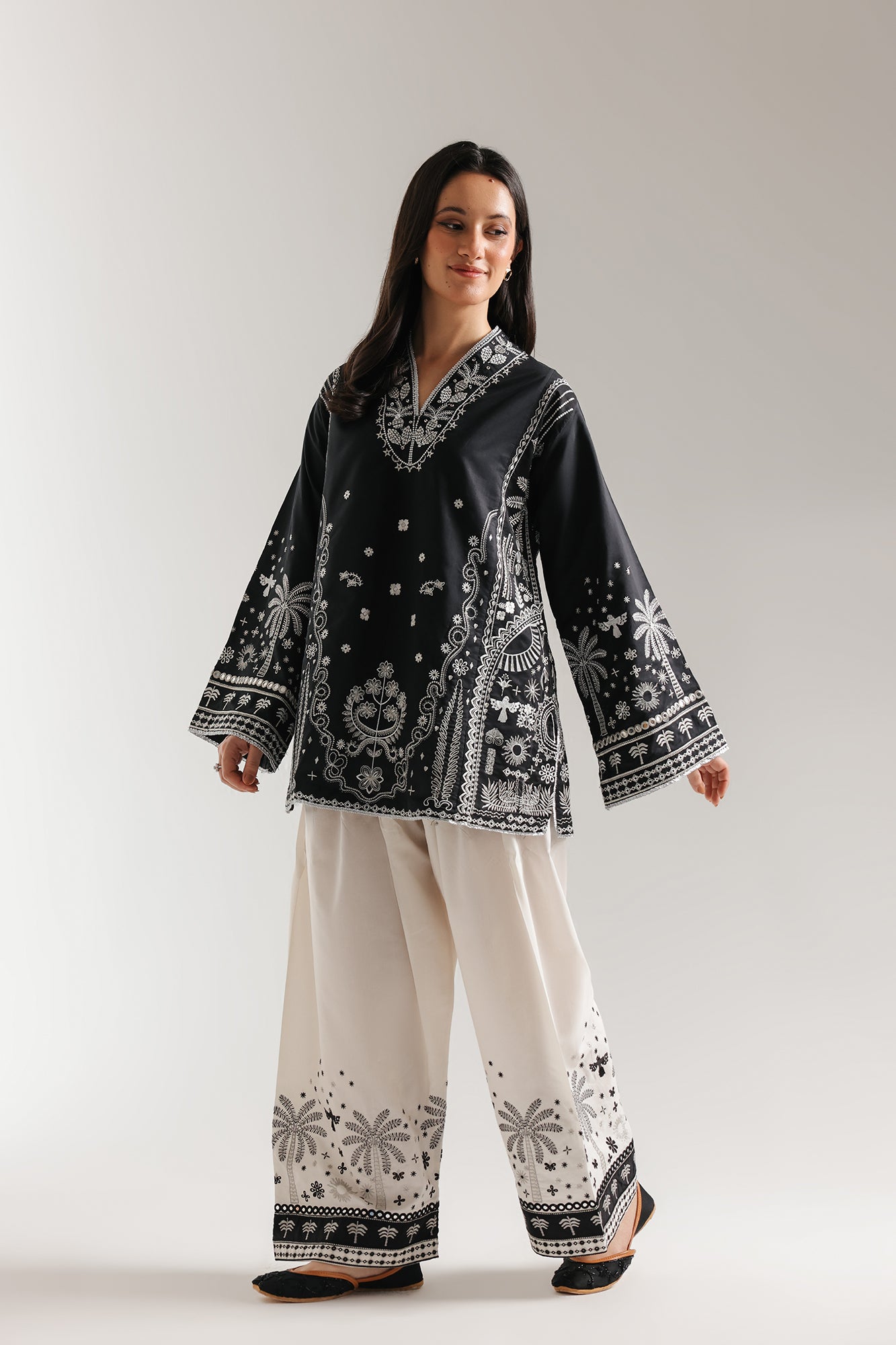 Embroidered Suit (E4150/103/901)